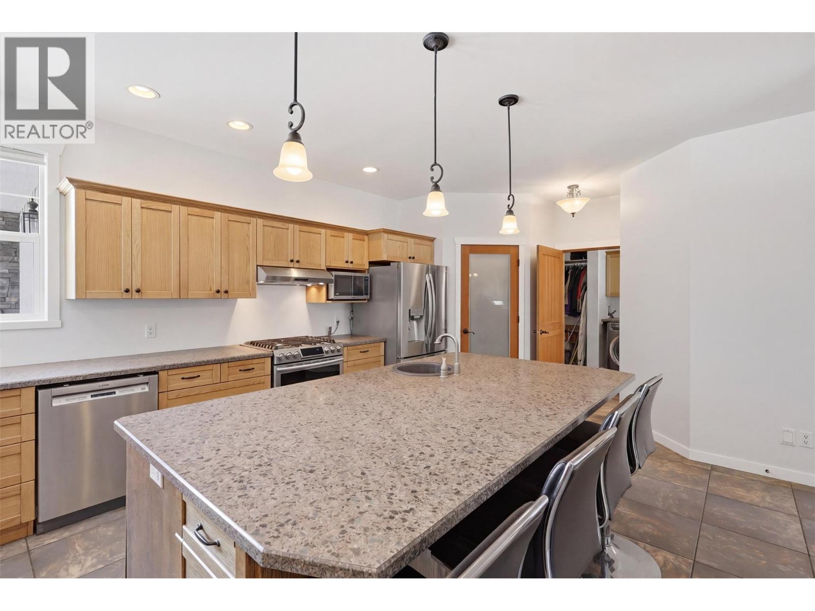 876 Serle Road Property Photo 11
