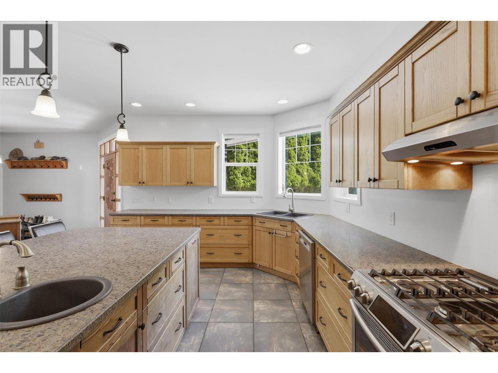 876 Serle Road Property Photo 13