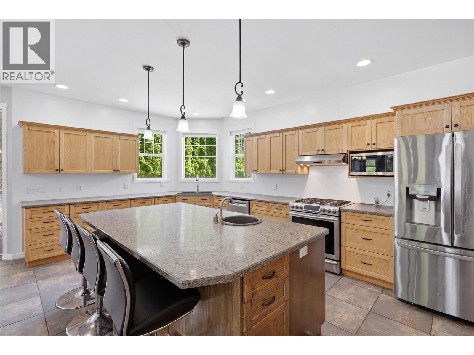 876 Serle Road Property Photo 14