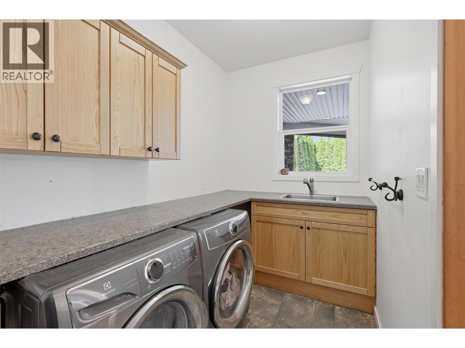 876 Serle Road Property Photo 37