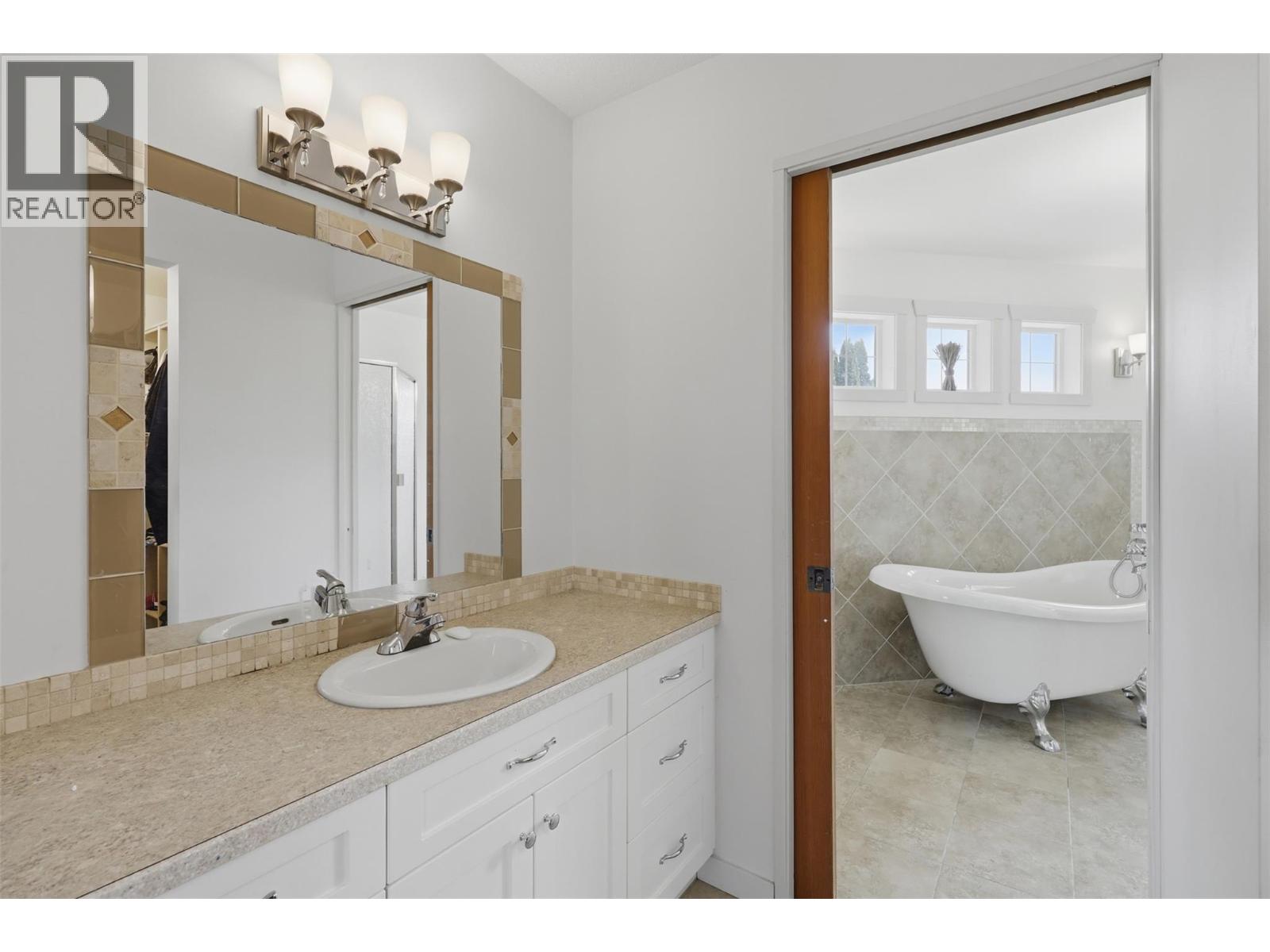 876 Serle Road Property Photo 44