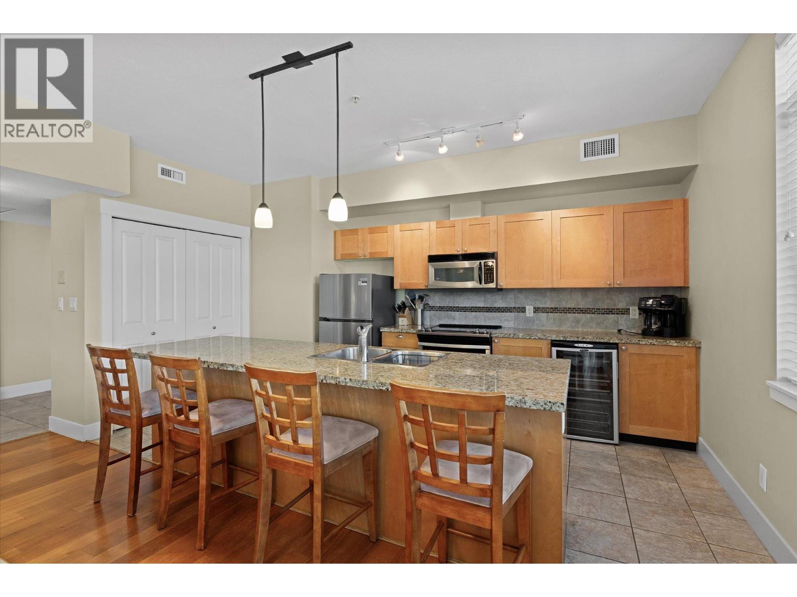 4205 Gellatly Road Unit# 301 Property Photo 14