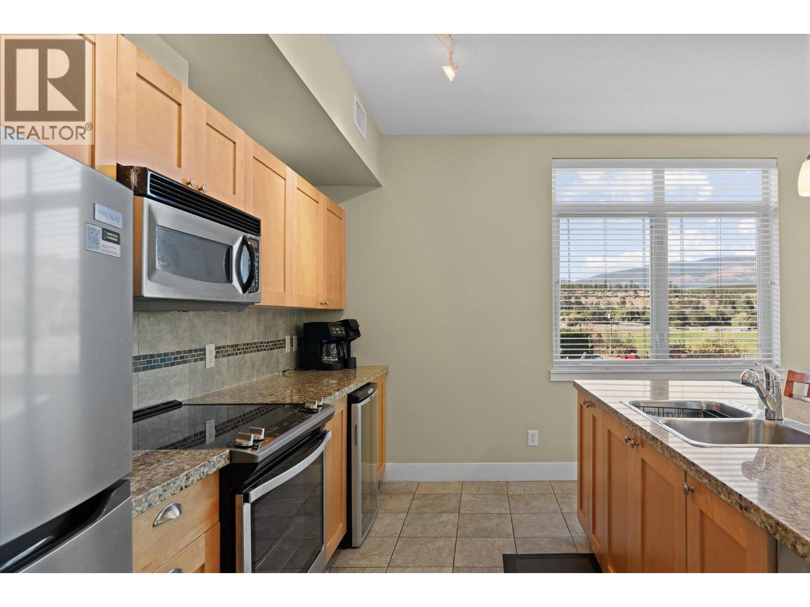 4205 Gellatly Road Unit# 301 Property Photo 15