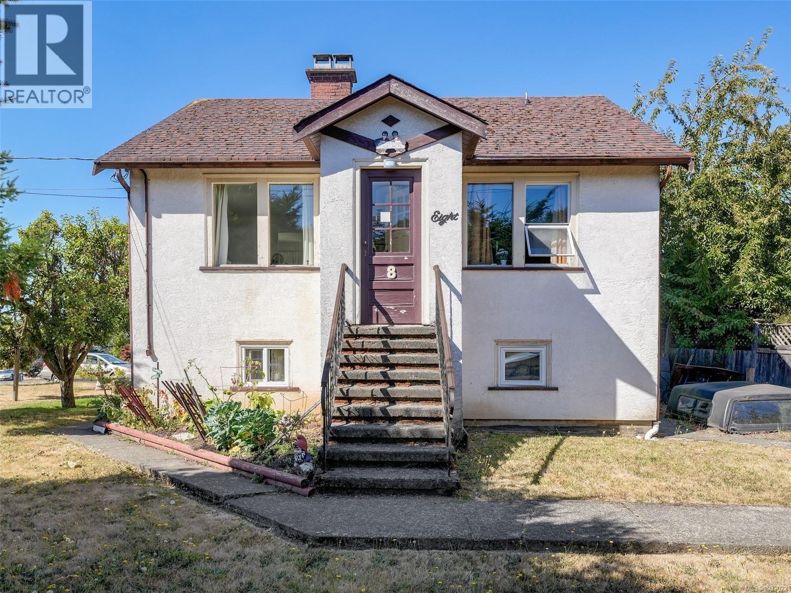 8 Camden Ave Property Photo 1