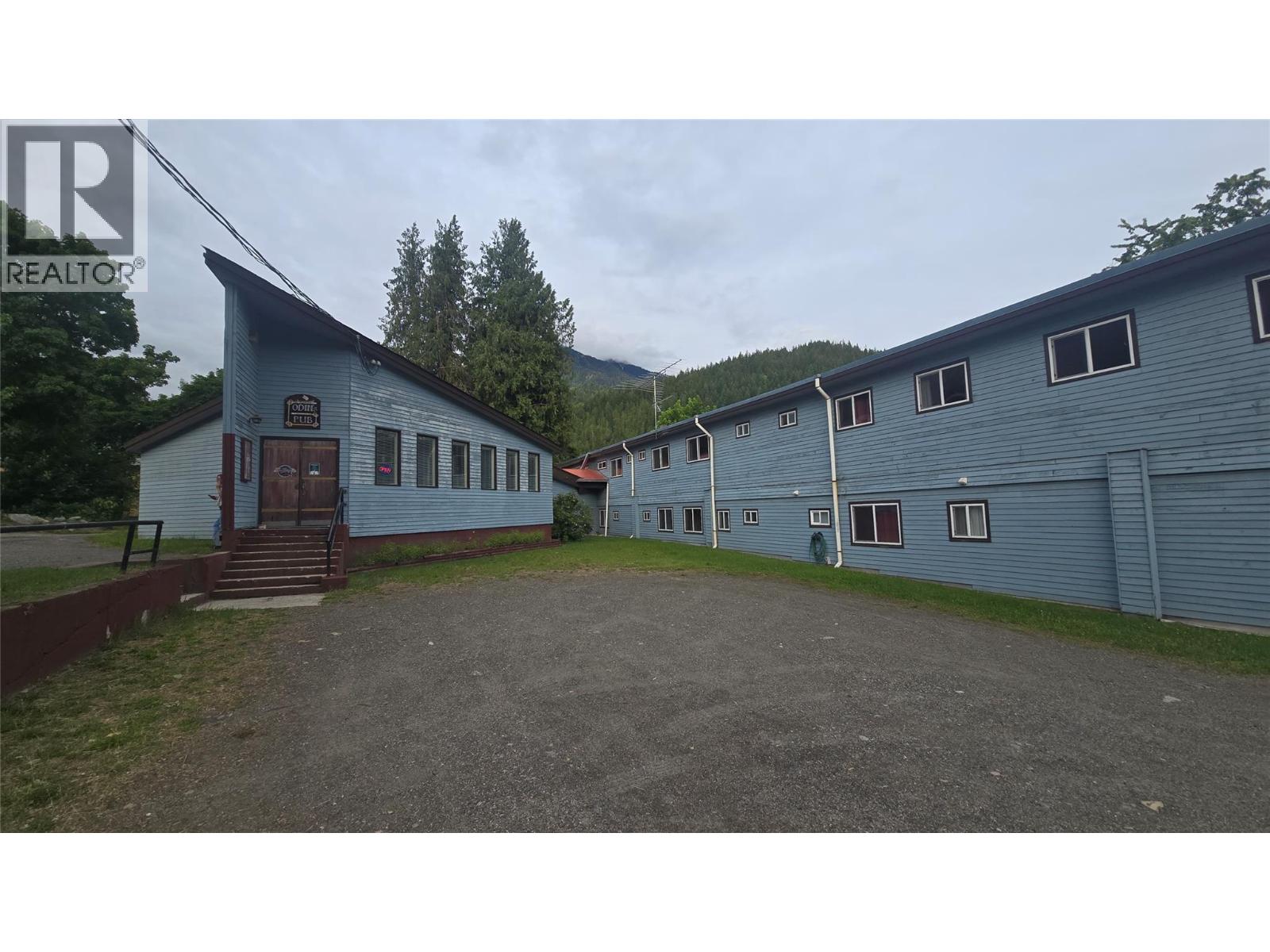 509 Slocan Avenue Property Photo 2