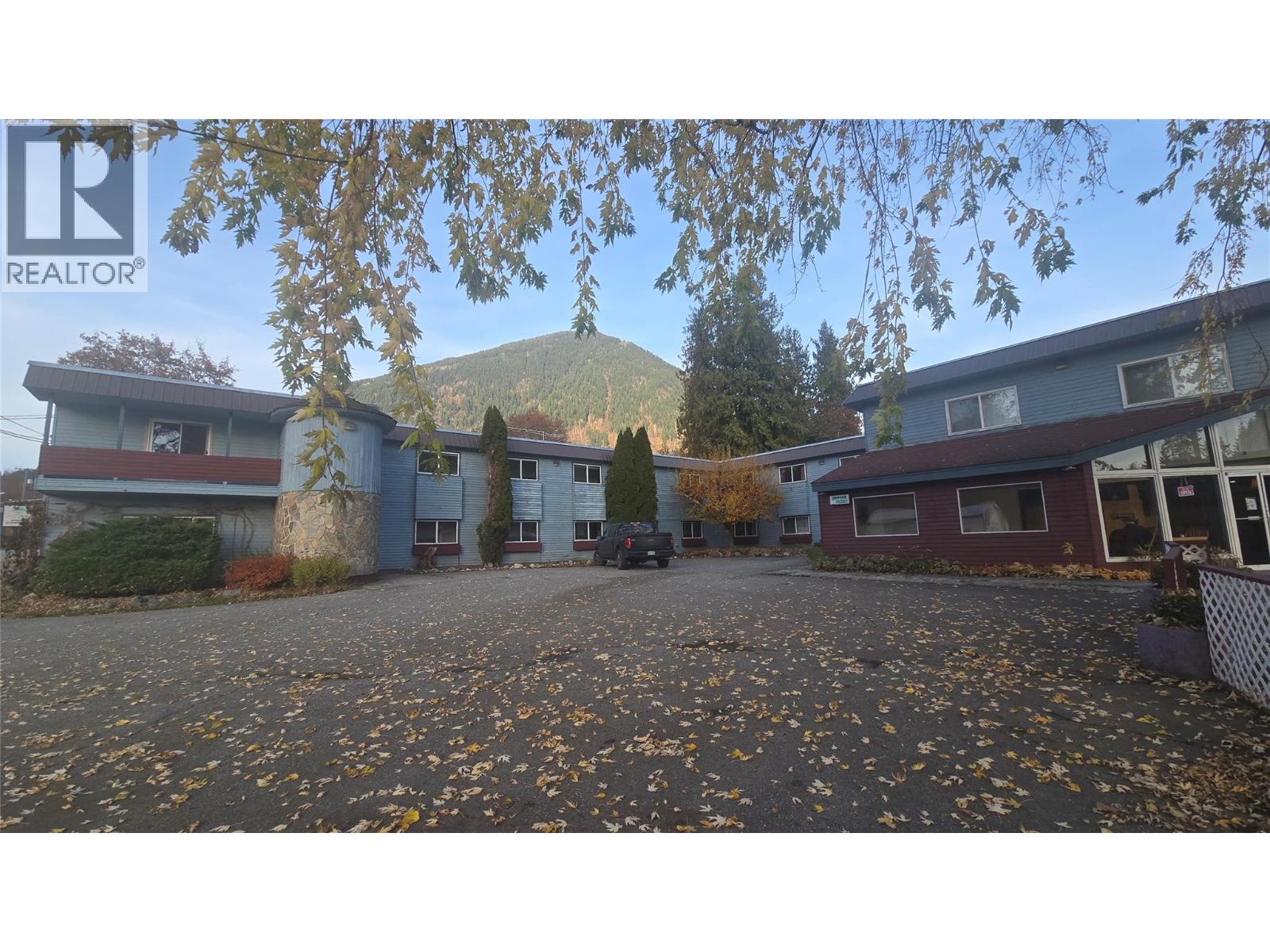 509 Slocan Avenue Property Photo 4