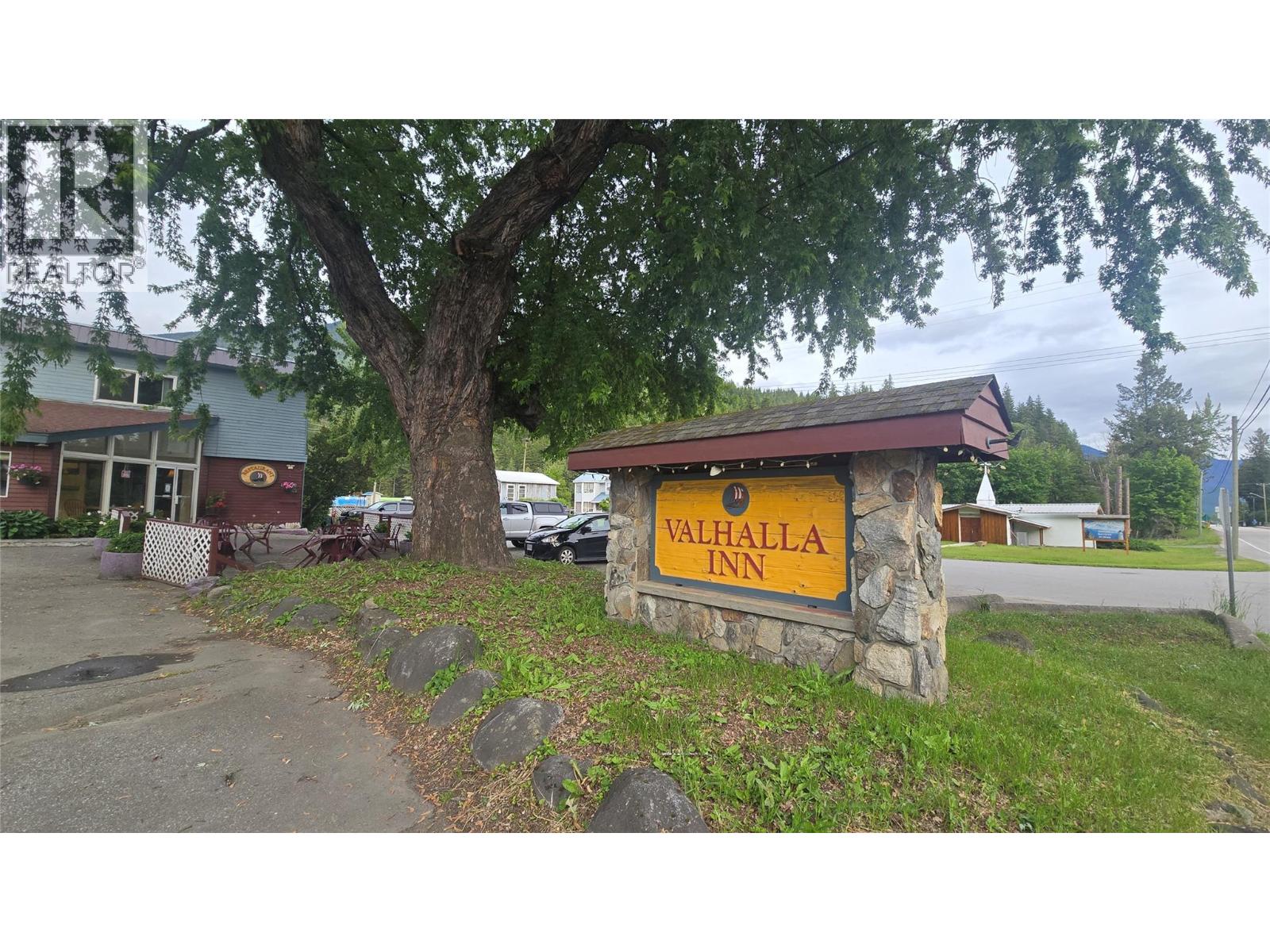 509 Slocan Avenue Property Photo 5