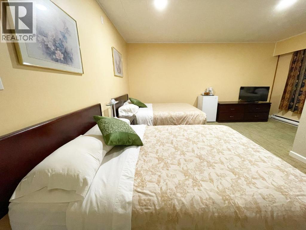 509 Slocan Avenue Property Photo 8
