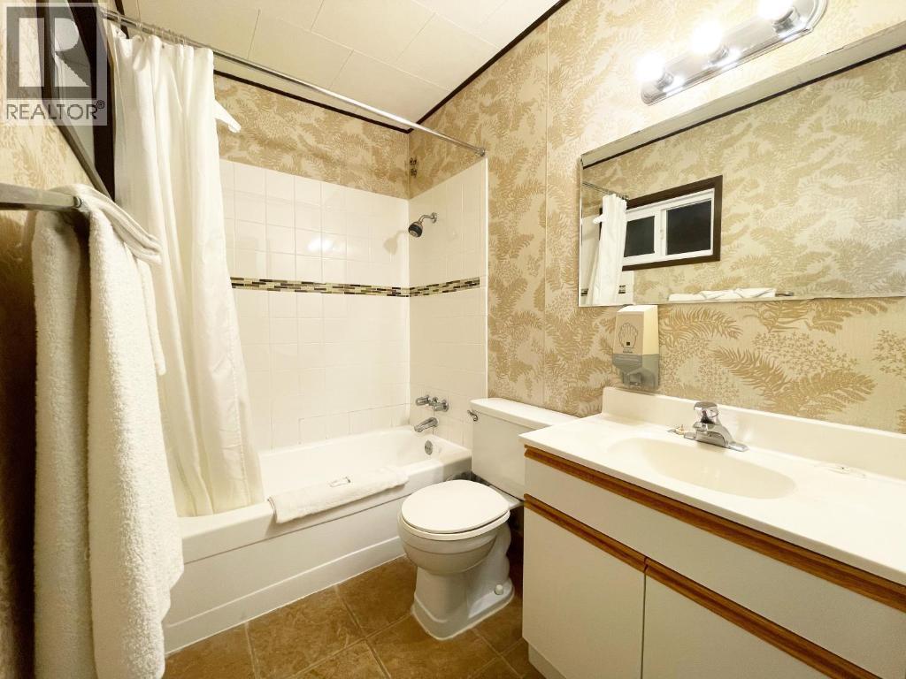 509 Slocan Avenue Property Photo 10