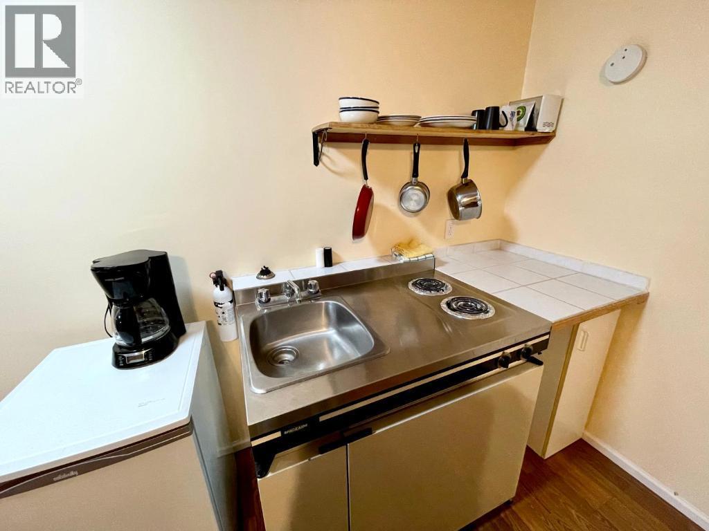 509 Slocan Avenue Property Photo 14
