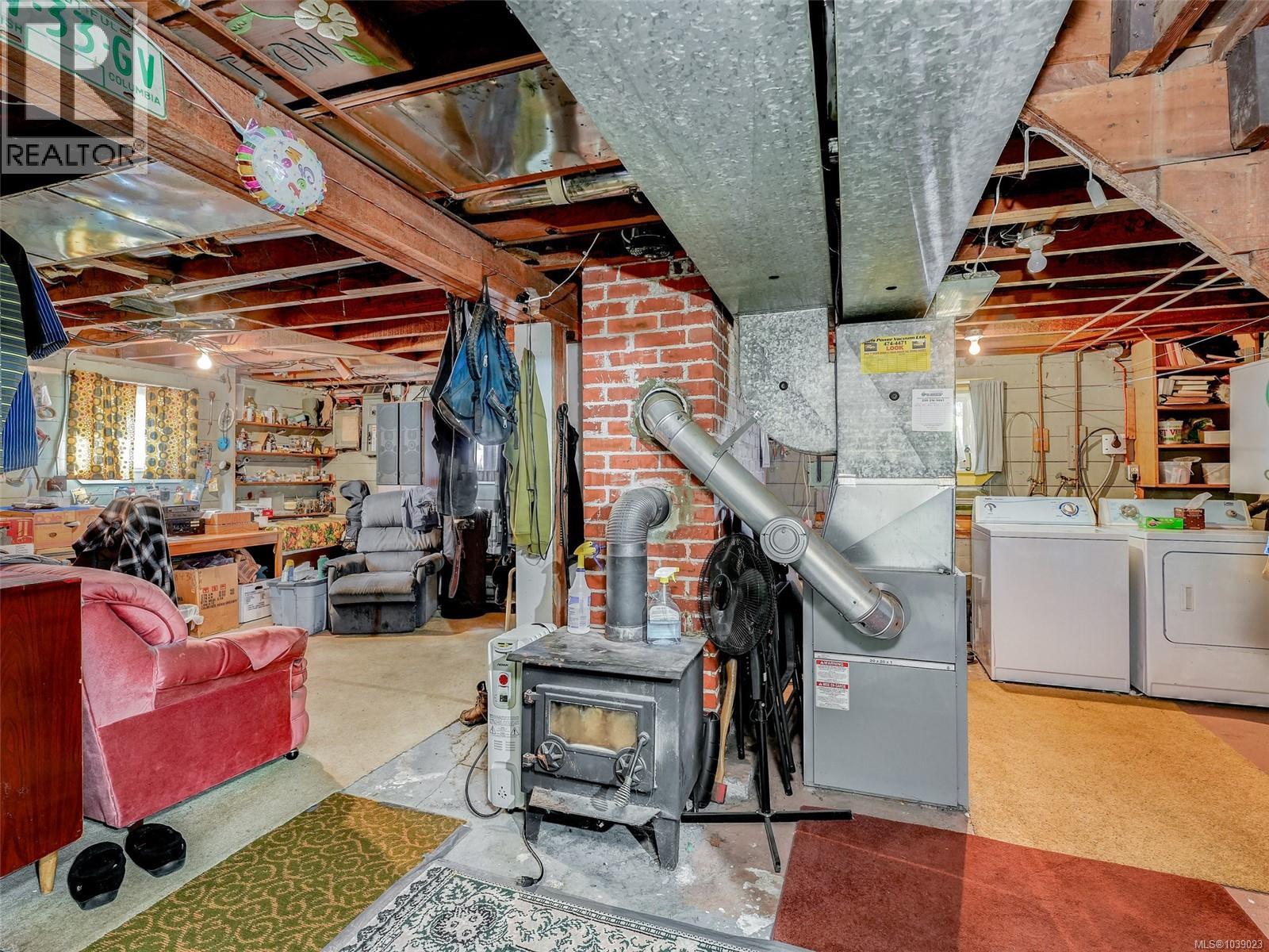 8 Camden Ave Property Photo 11
