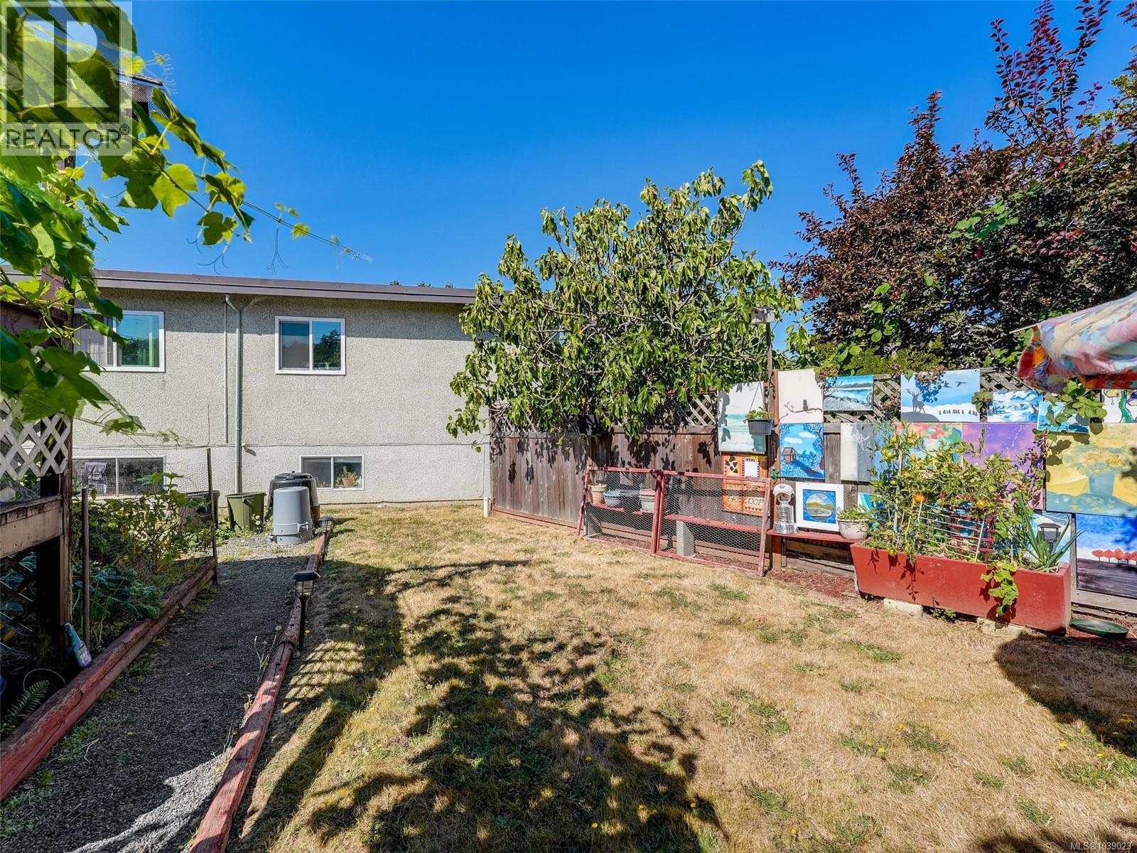 8 Camden Ave Property Photo 19