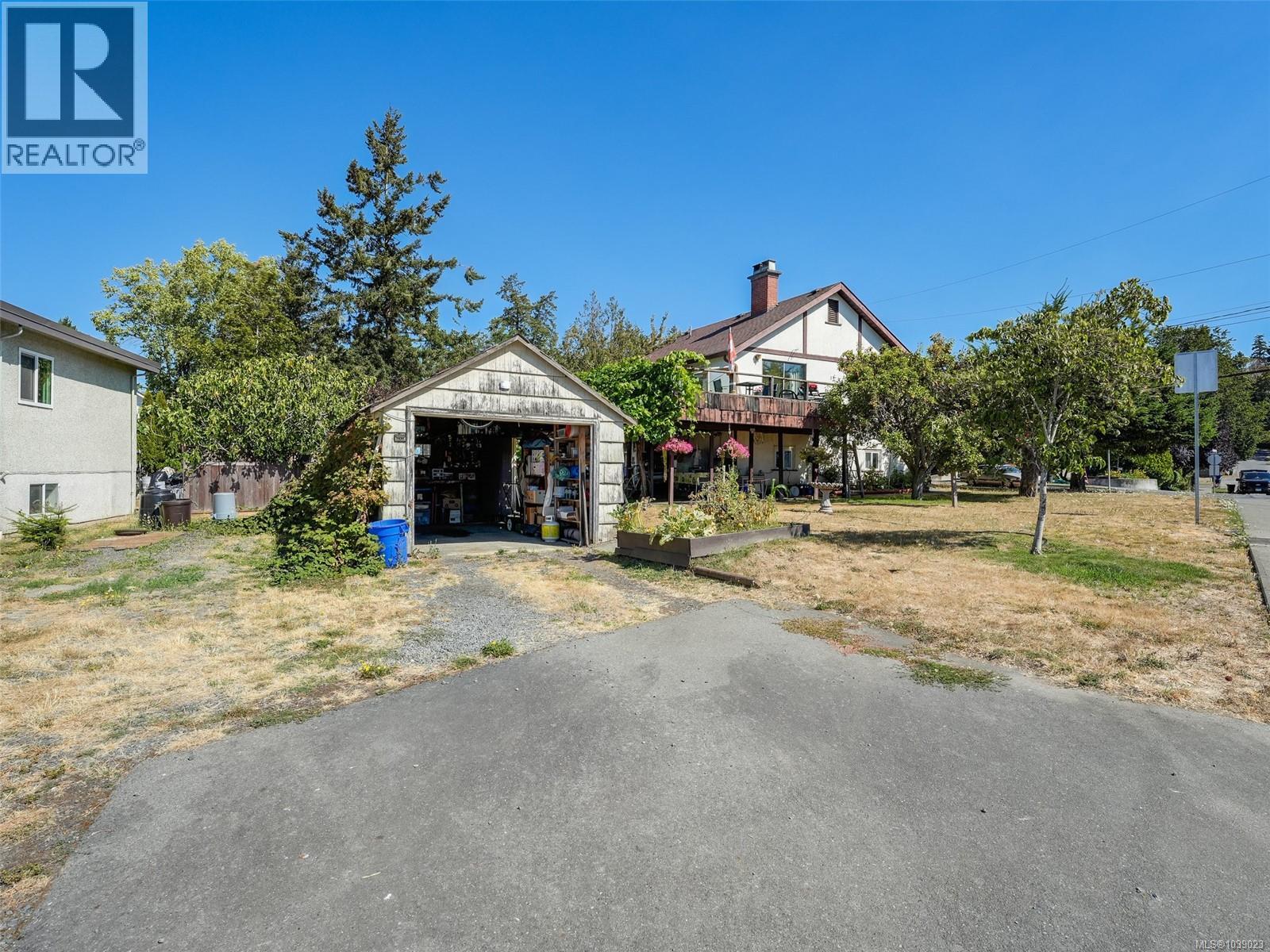 8 Camden Ave Property Photo 24