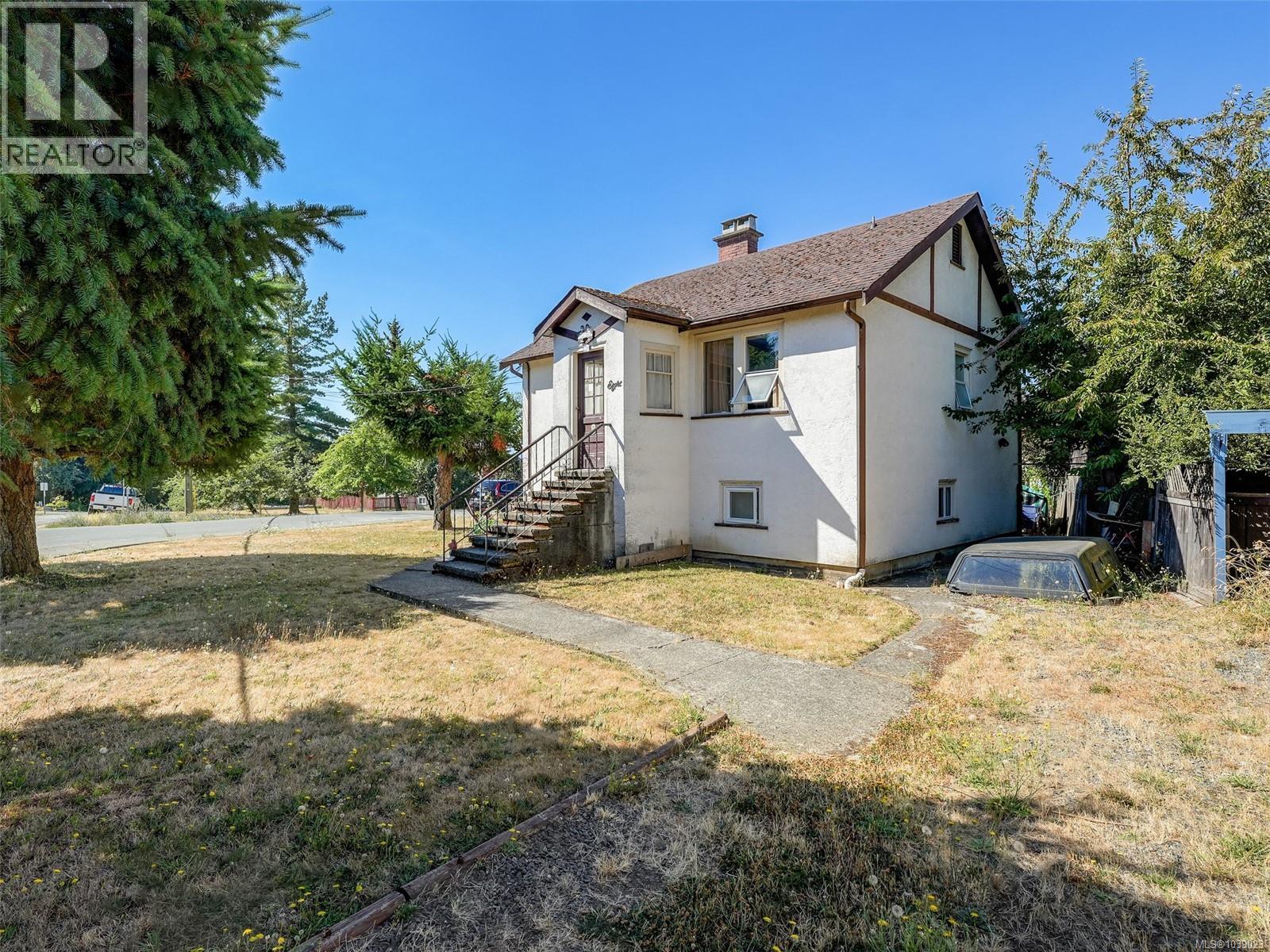 8 Camden Ave Property Photo 25