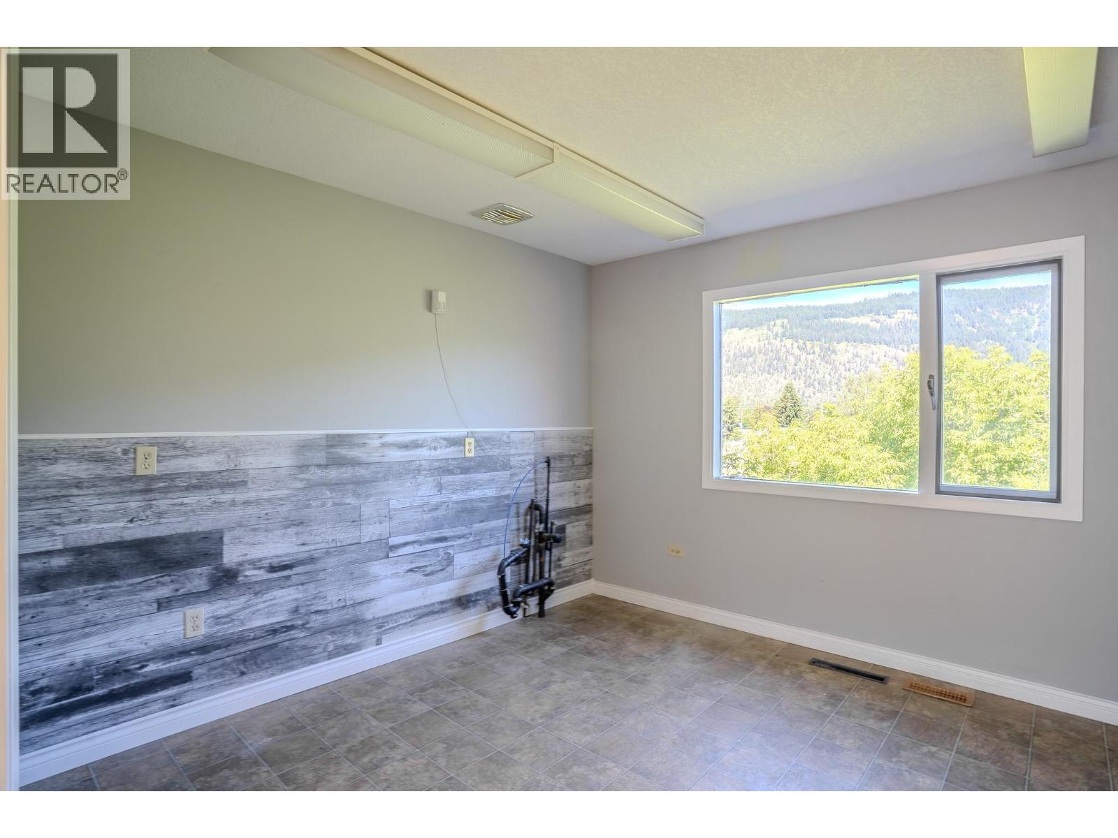 722 1st Avenue Property Photo 18