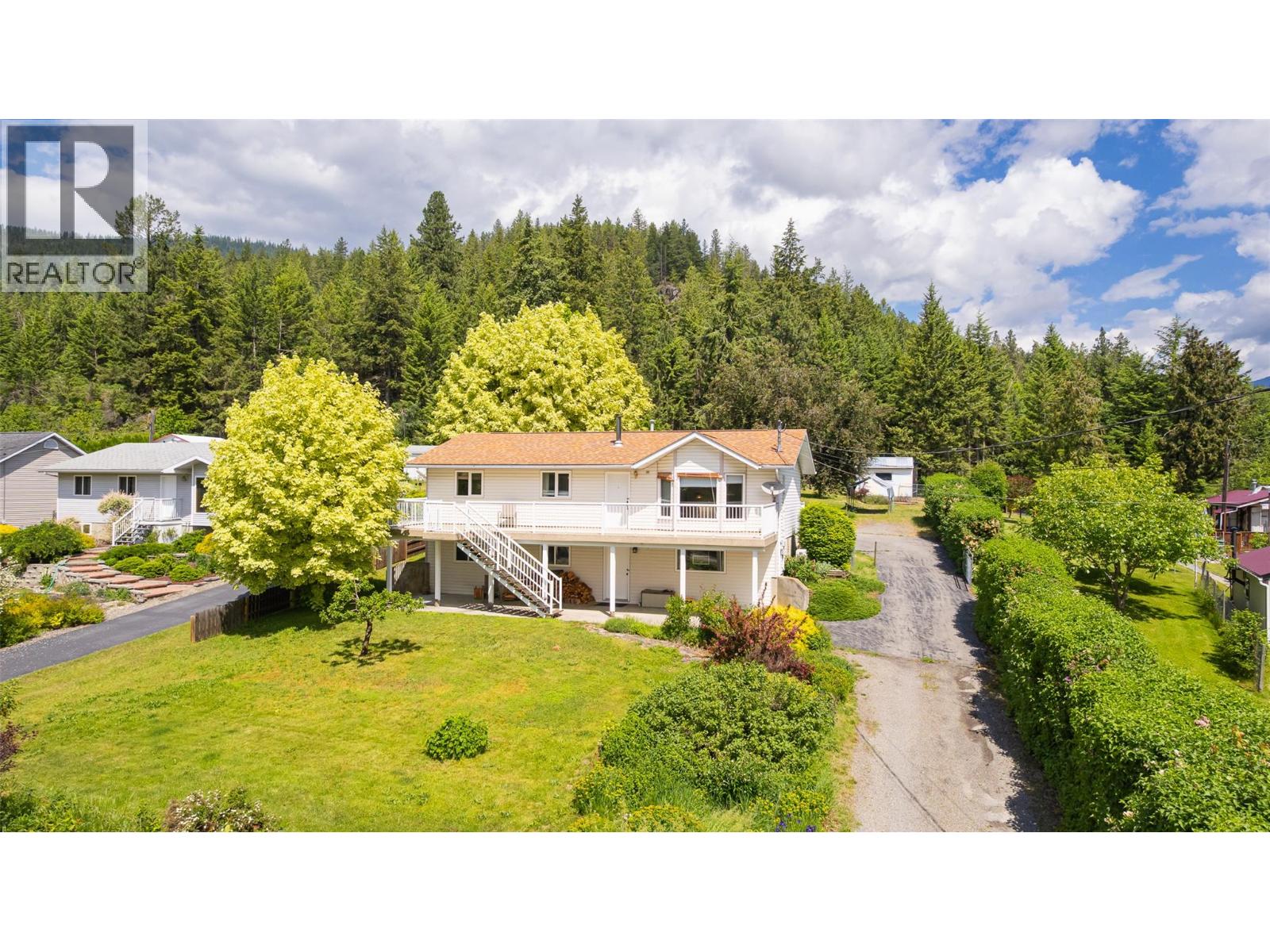 3908 Haskins Road E Property Photo 1
