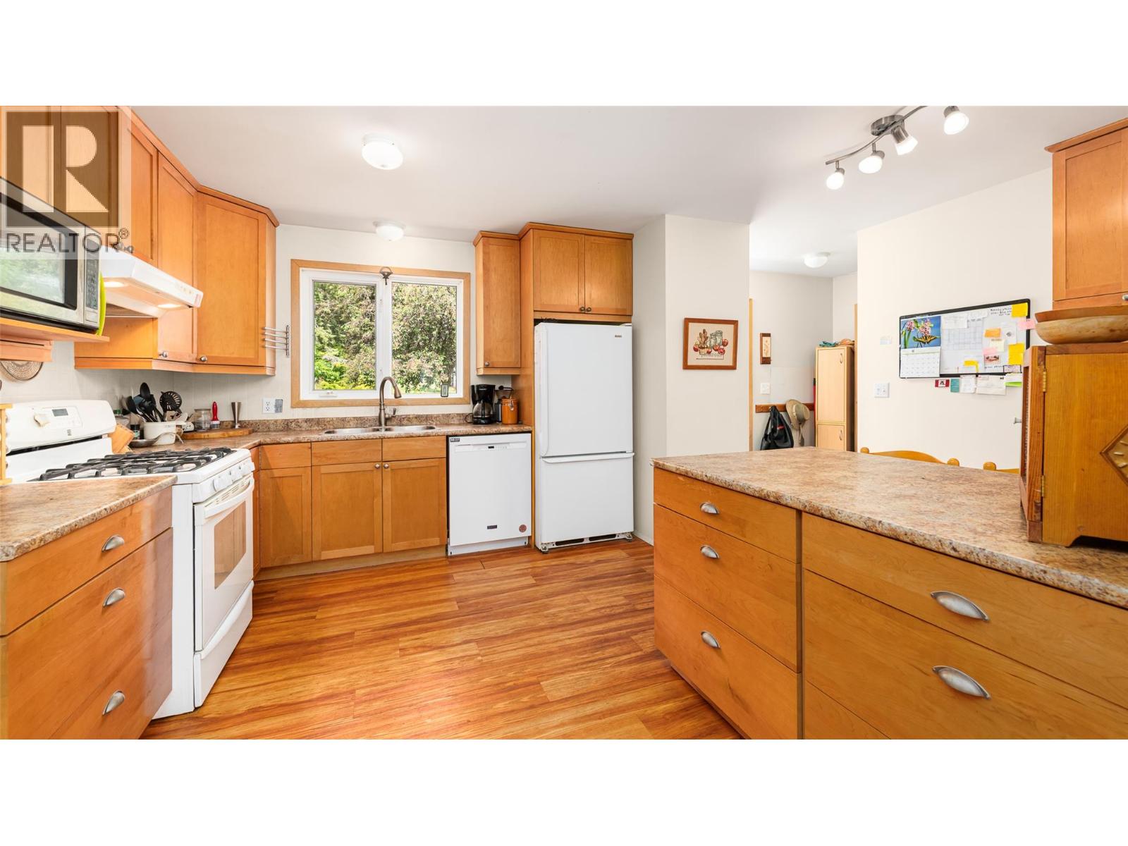 3908 Haskins Road E Property Photo 4