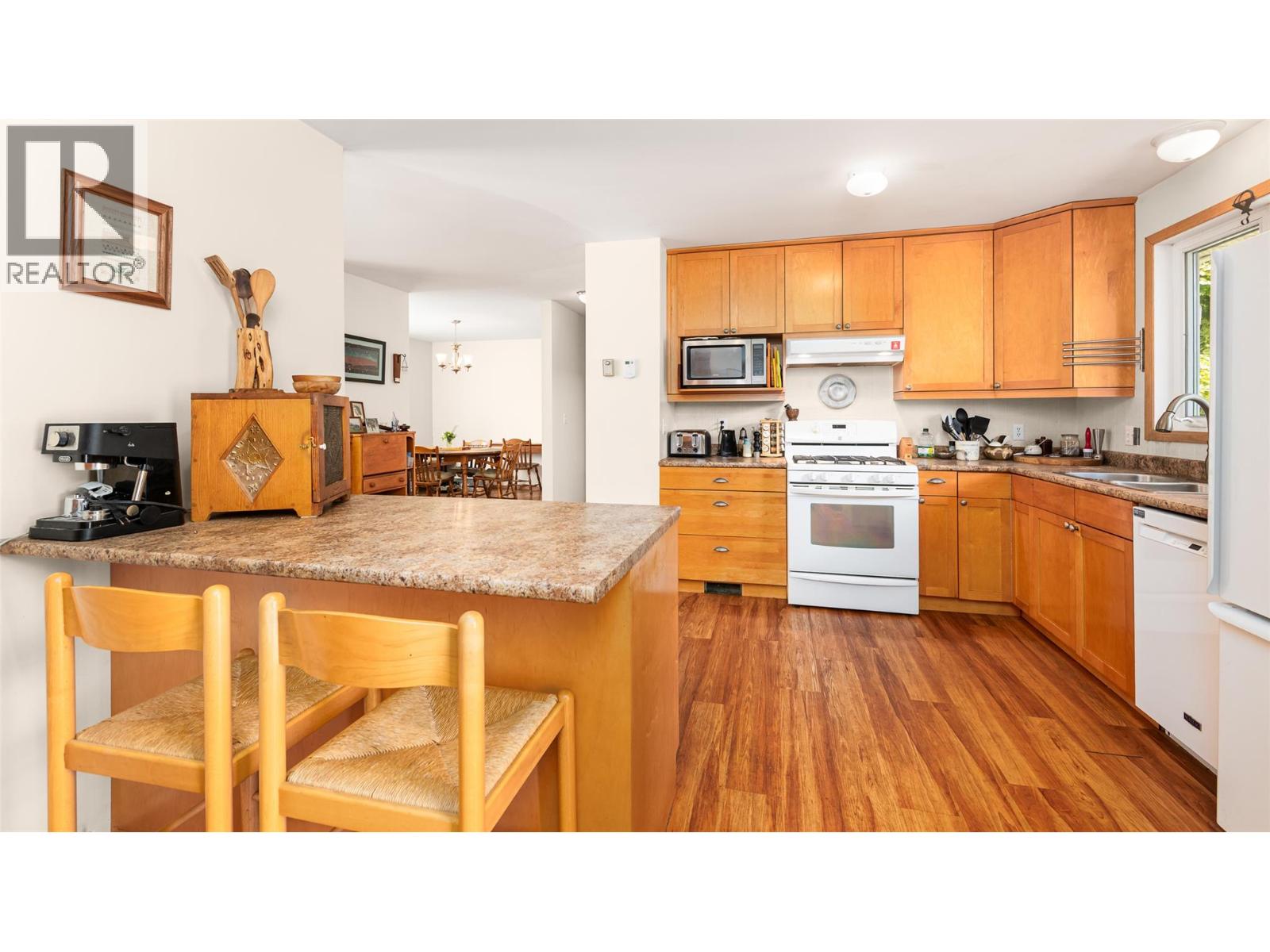 3908 Haskins Road E Property Photo 5