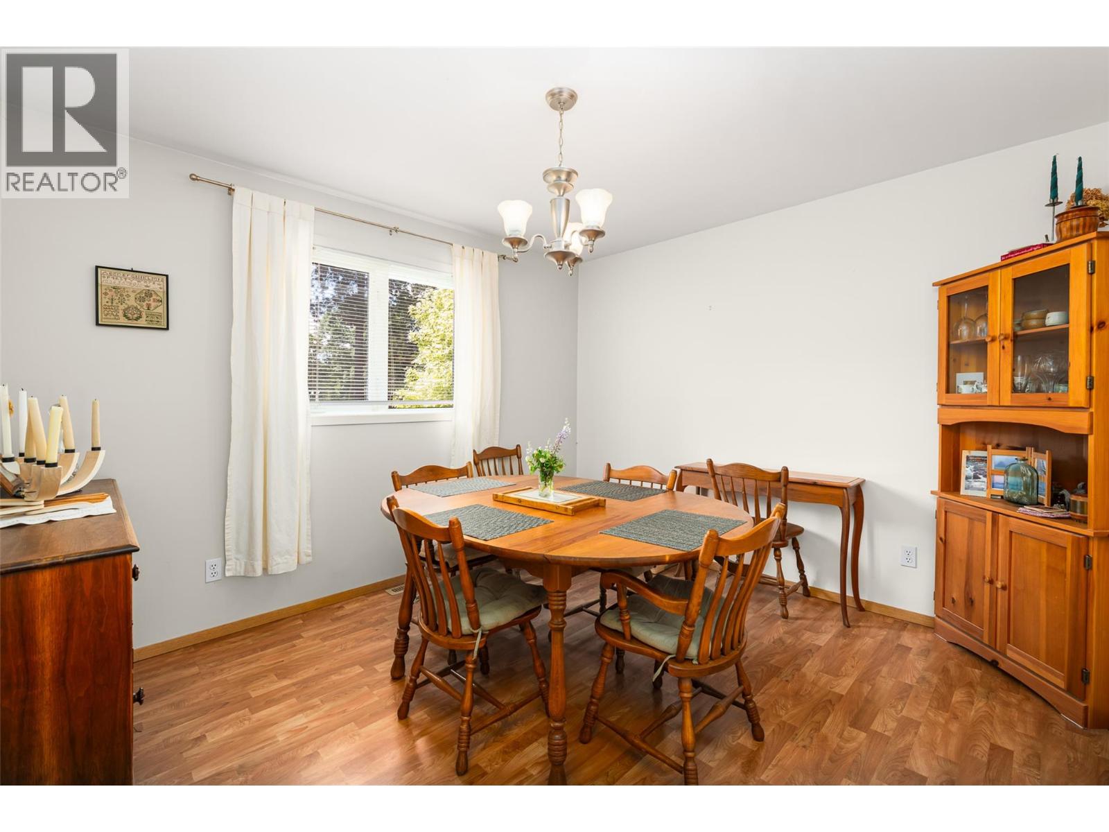 3908 Haskins Road E Property Photo 6
