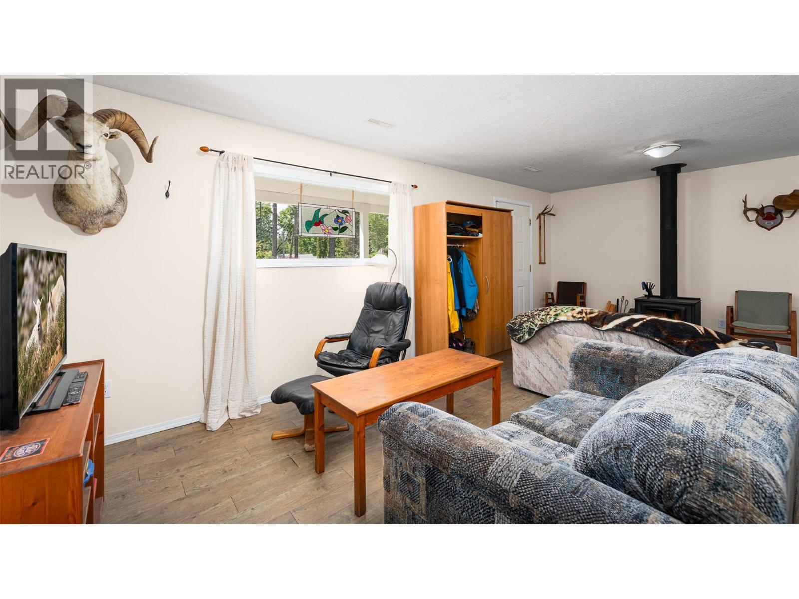 3908 Haskins Road E Property Photo 14