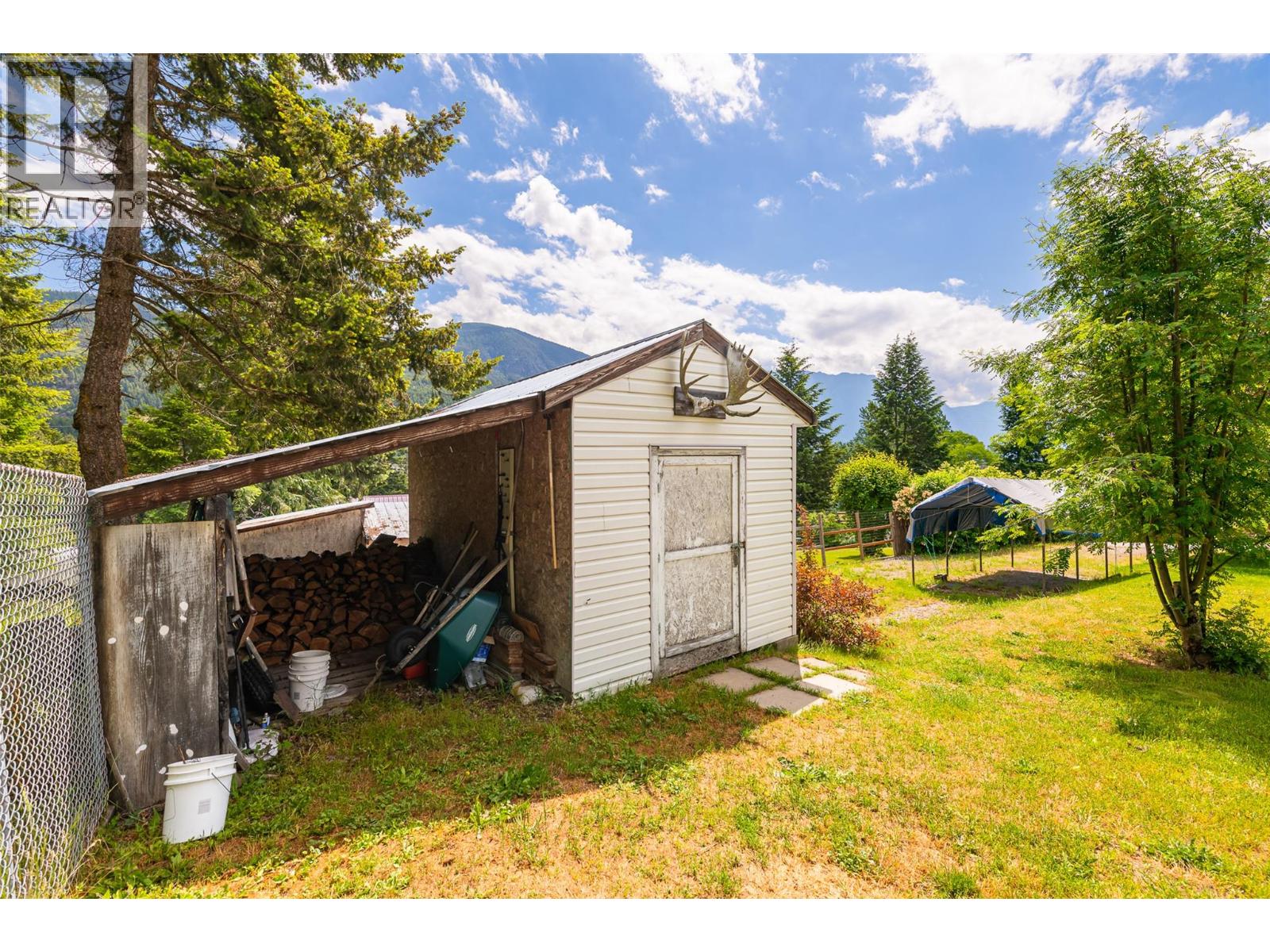 3908 Haskins Road E Property Photo 32