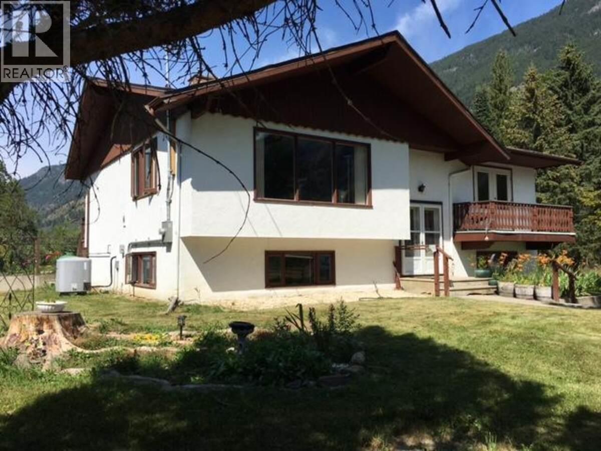4856 32 Street Property Photo 1