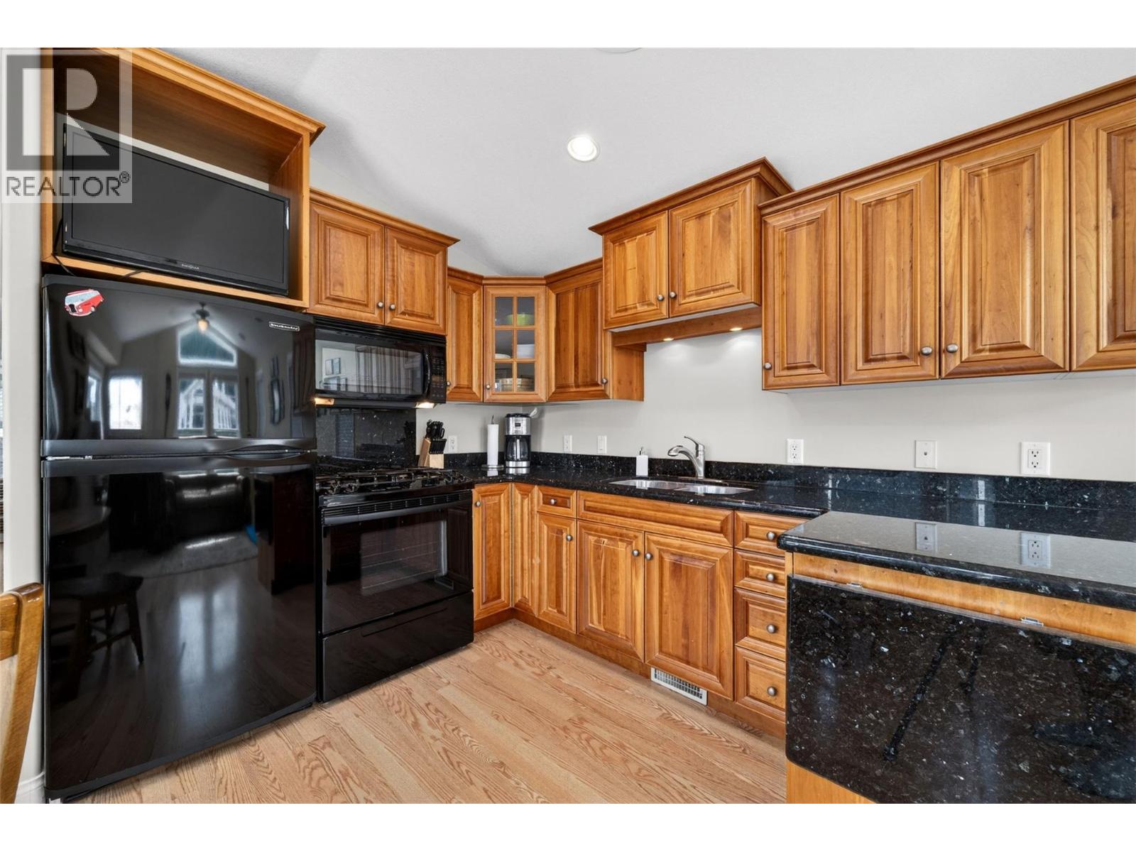 8242 97a Highway Unit# 80 Property Photo 12