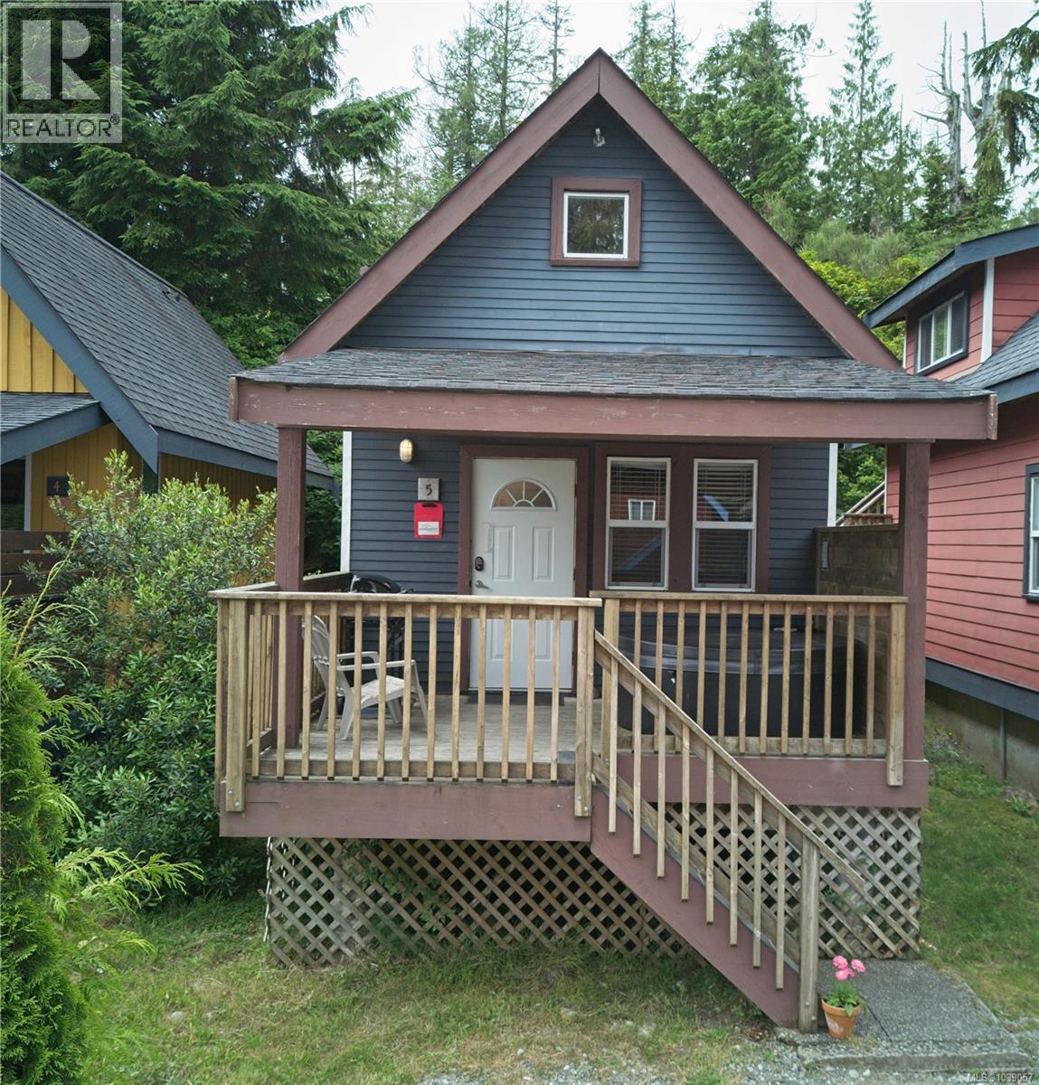 5 1028 Tyee Terr Property Photo 1