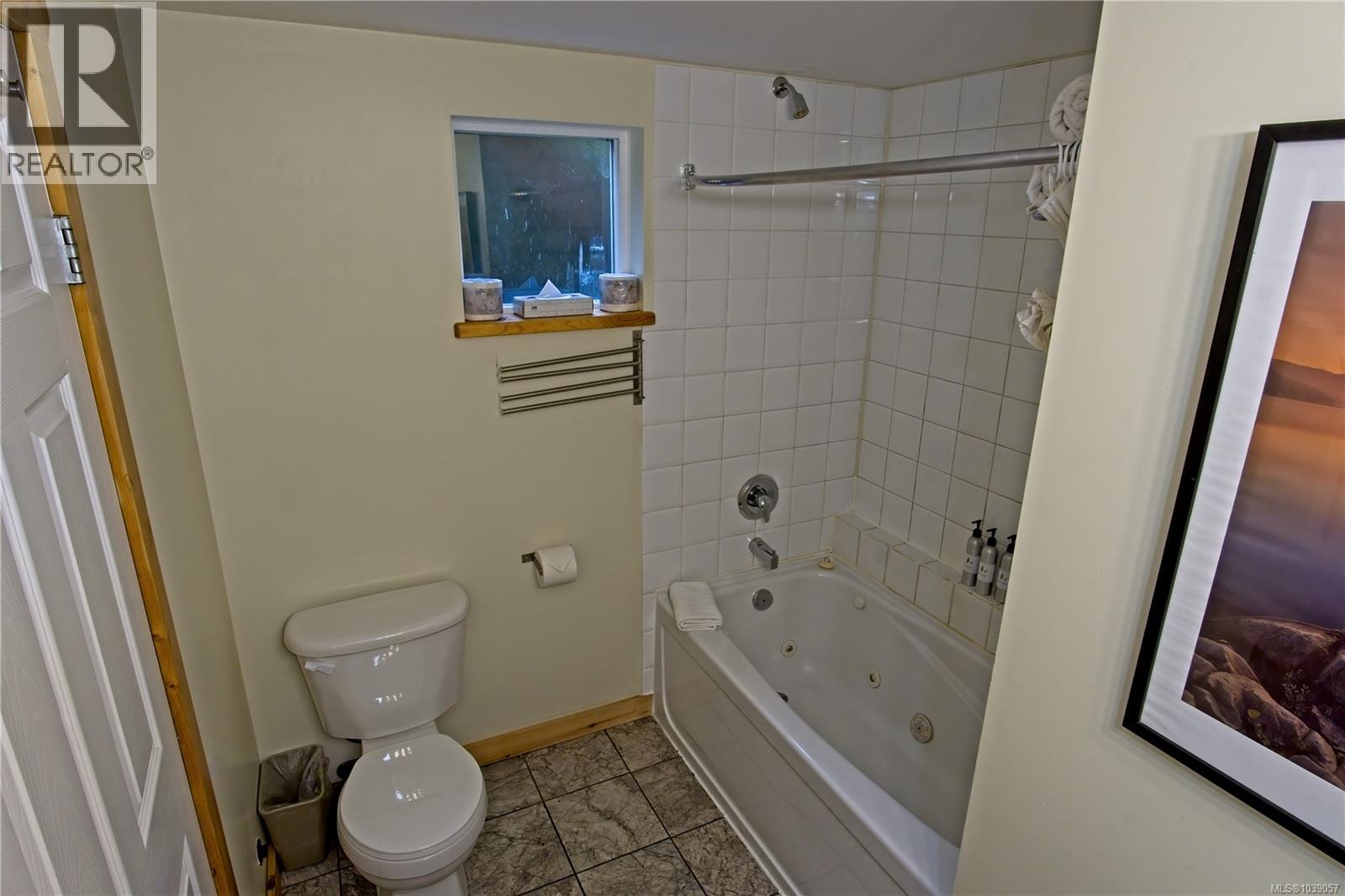 5 1028 Tyee Terr Property Photo 9