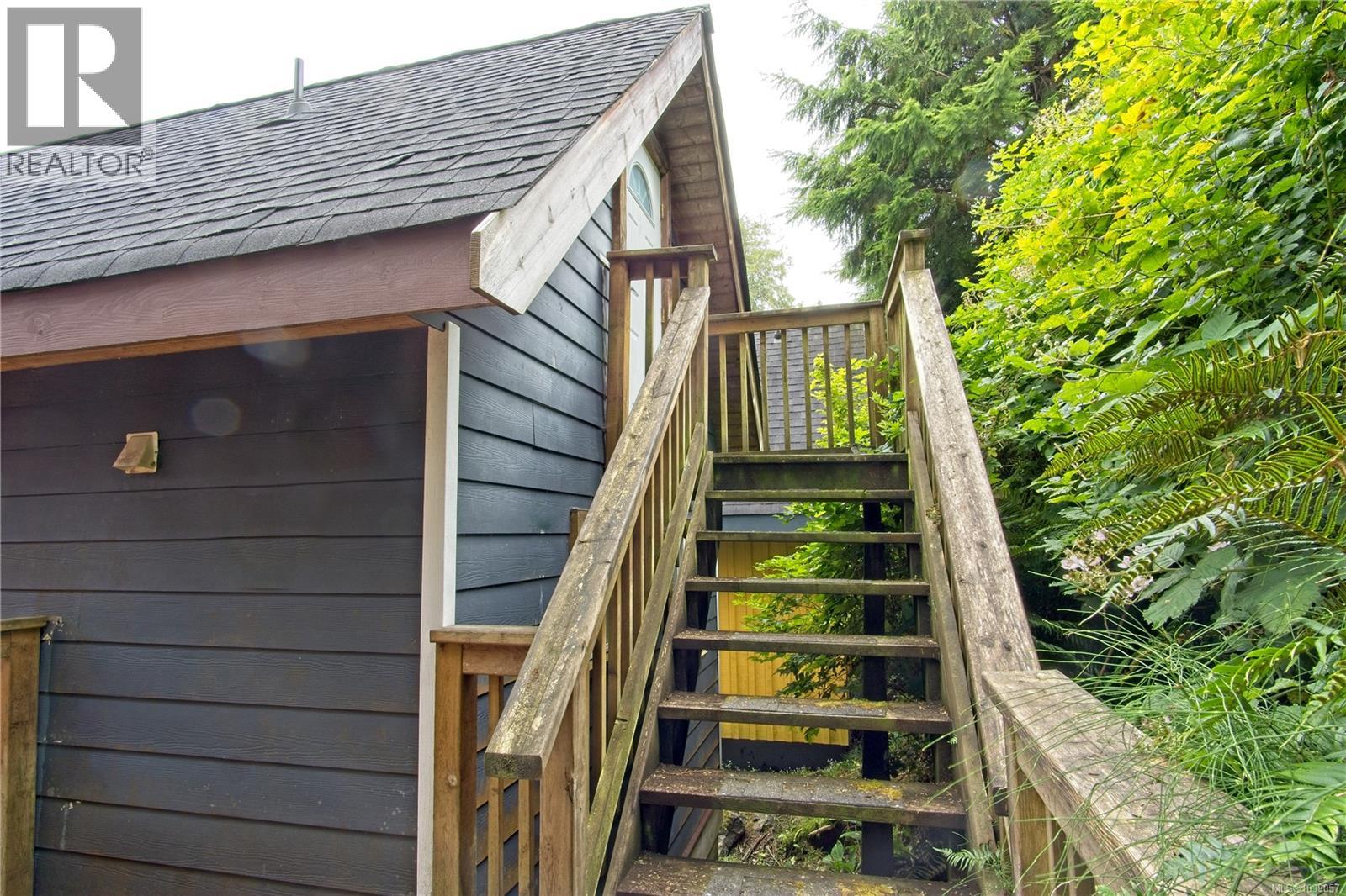 5 1028 Tyee Terr Property Photo 13
