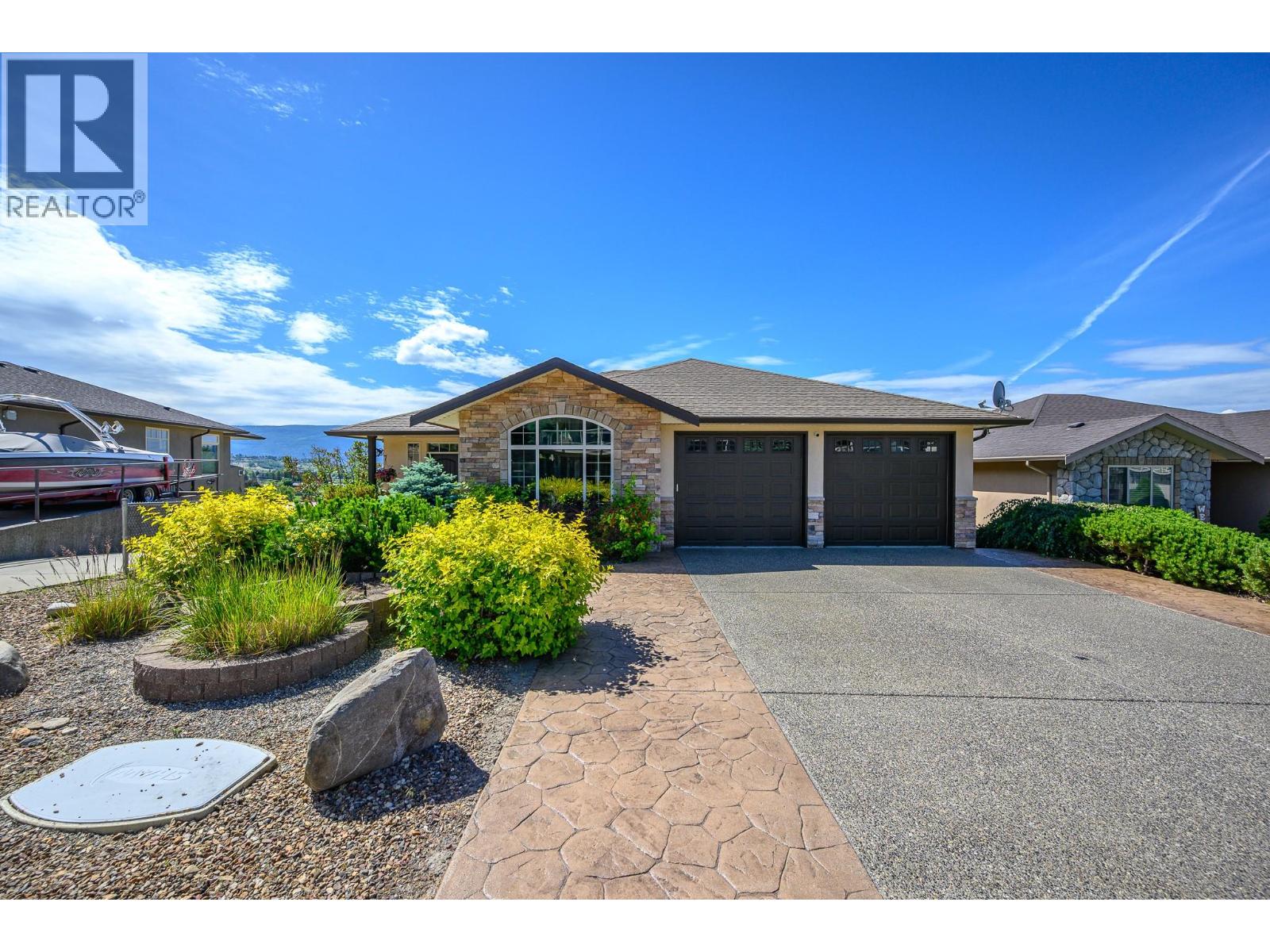 904 33 Avenue Property Photo 1
