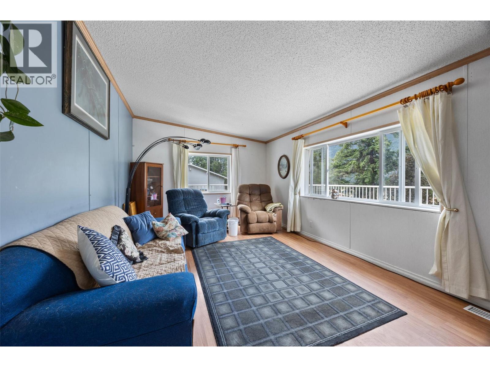 1120 Yellowhead Highway S Property Photo 10