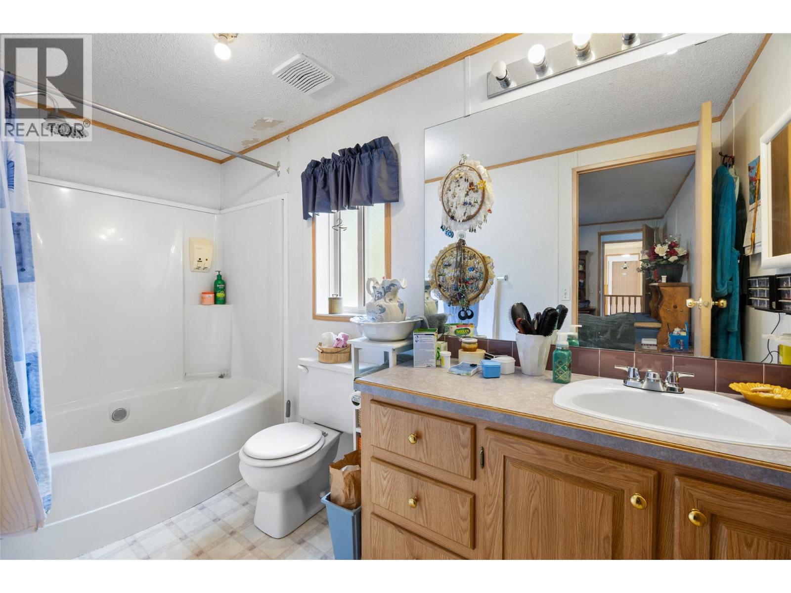 1120 Yellowhead Highway S Property Photo 21