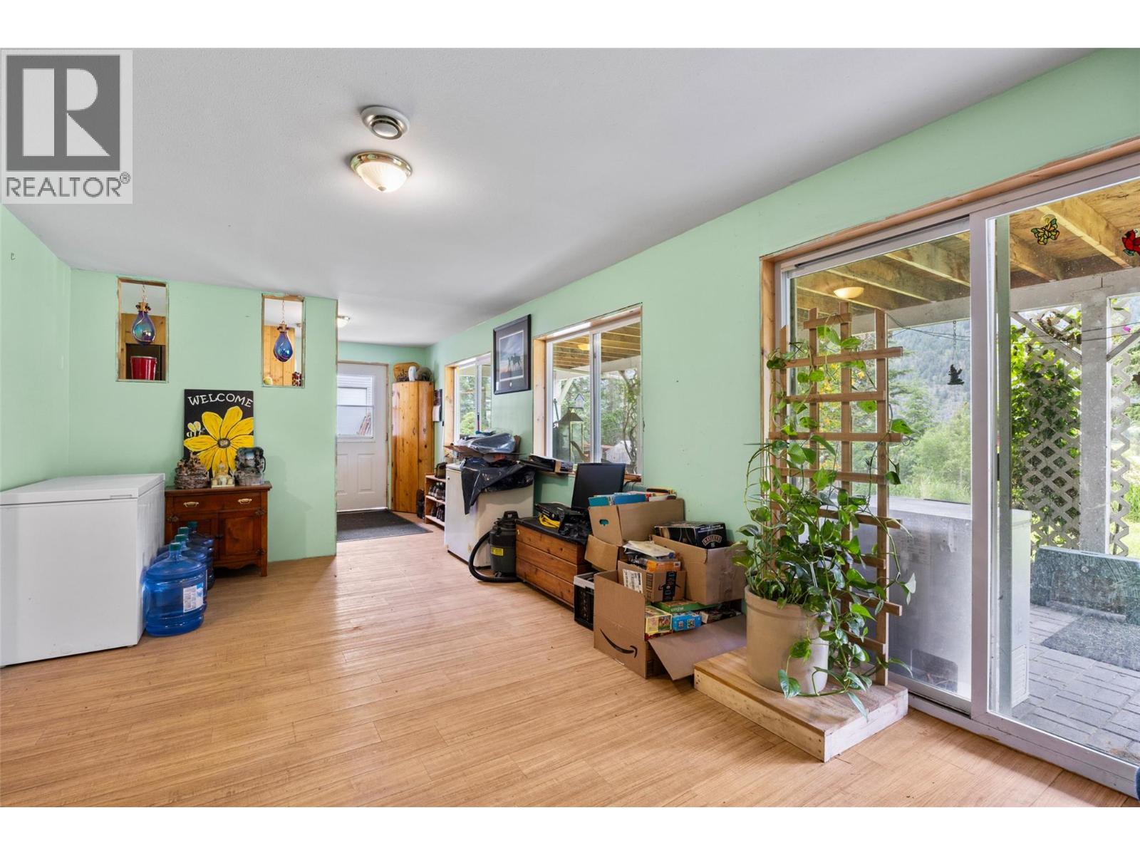 1120 Yellowhead Highway S Property Photo 25