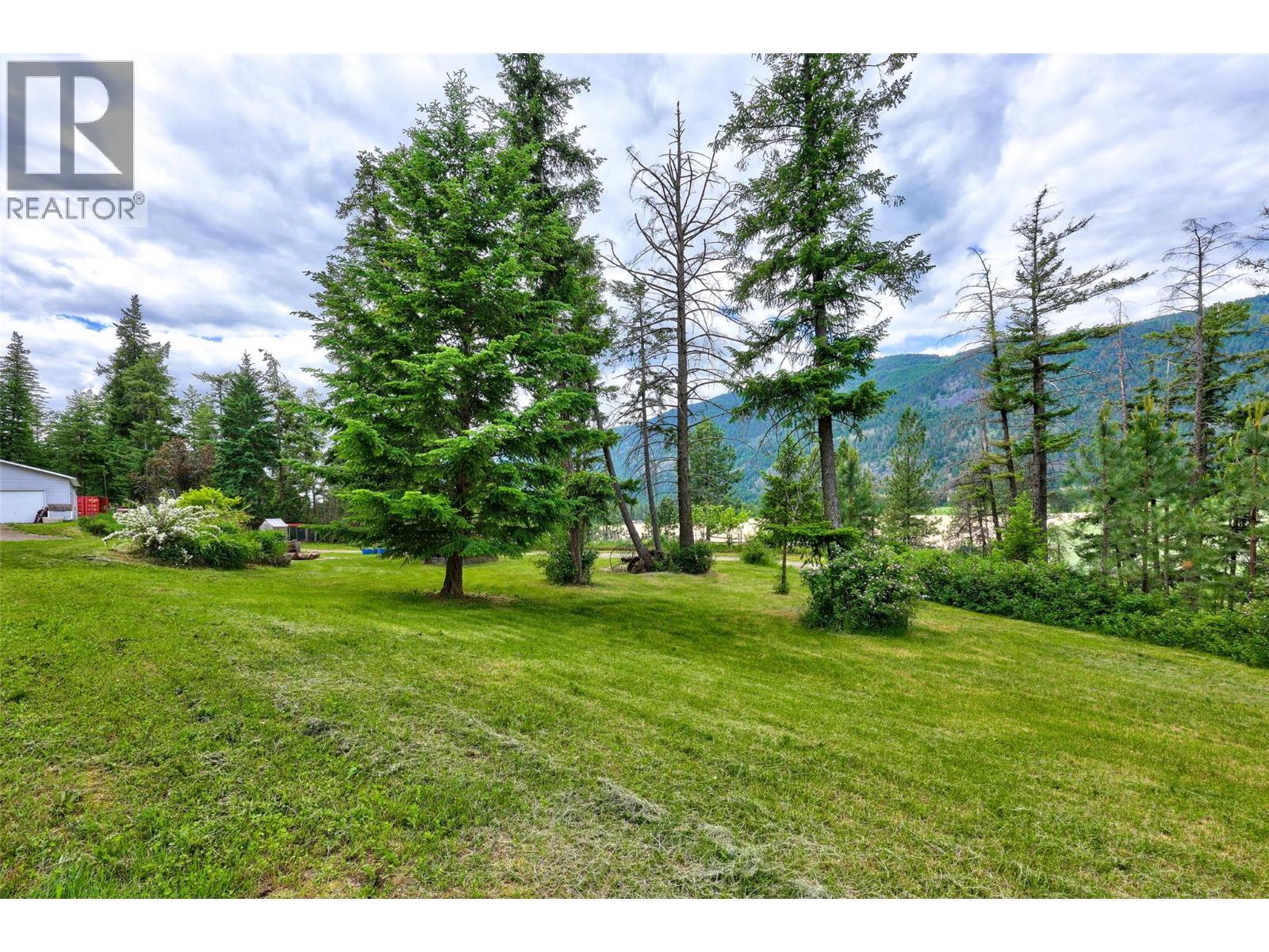 1120 Yellowhead Highway S Property Photo 36
