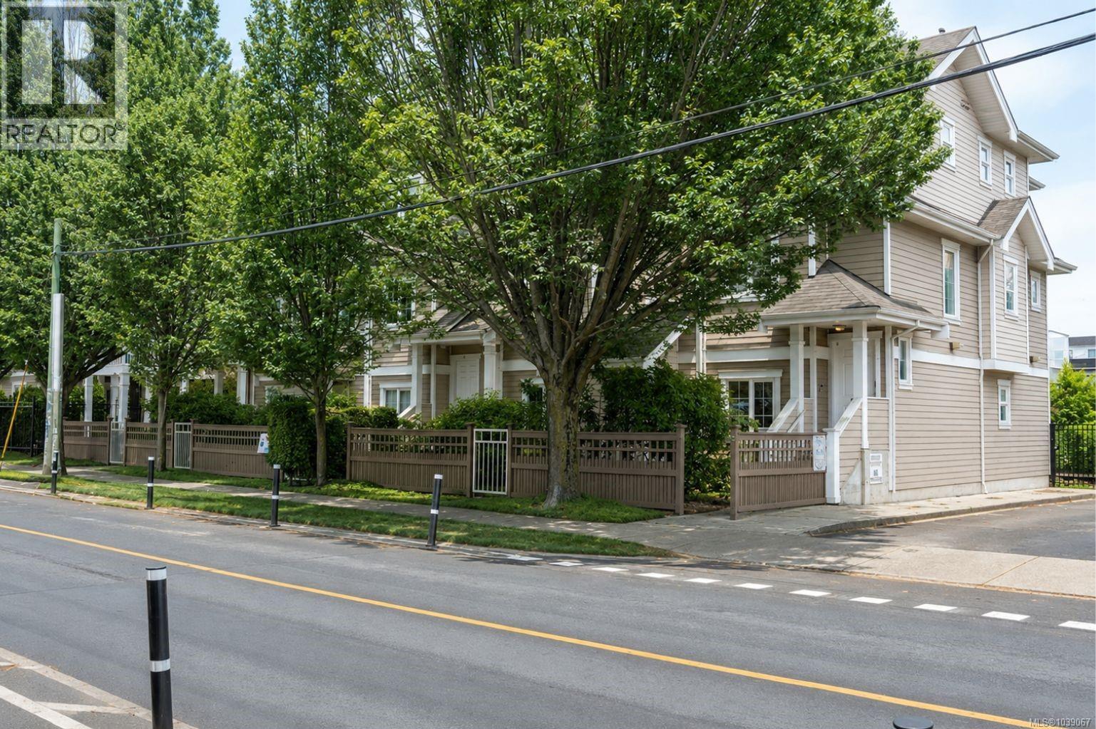 13 1043 Caledonia Ave