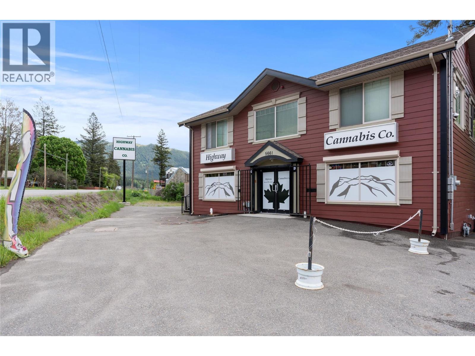 5661 97 Highway Property Photo 1