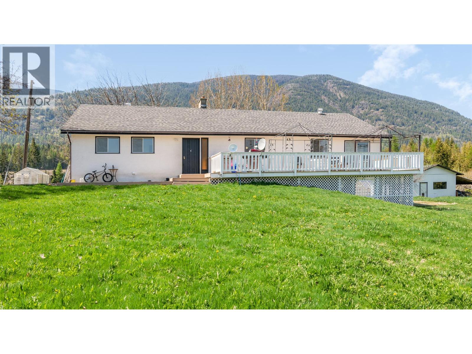 1534 West Creston Road Property Photo 2