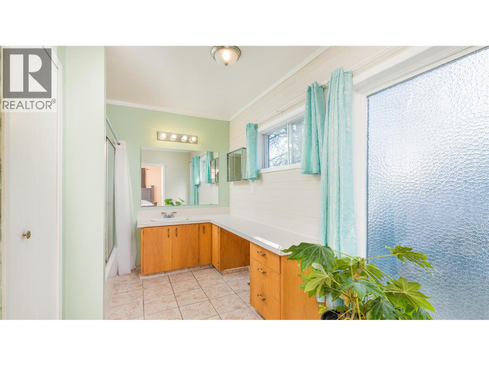 1534 West Creston Road Property Photo 10