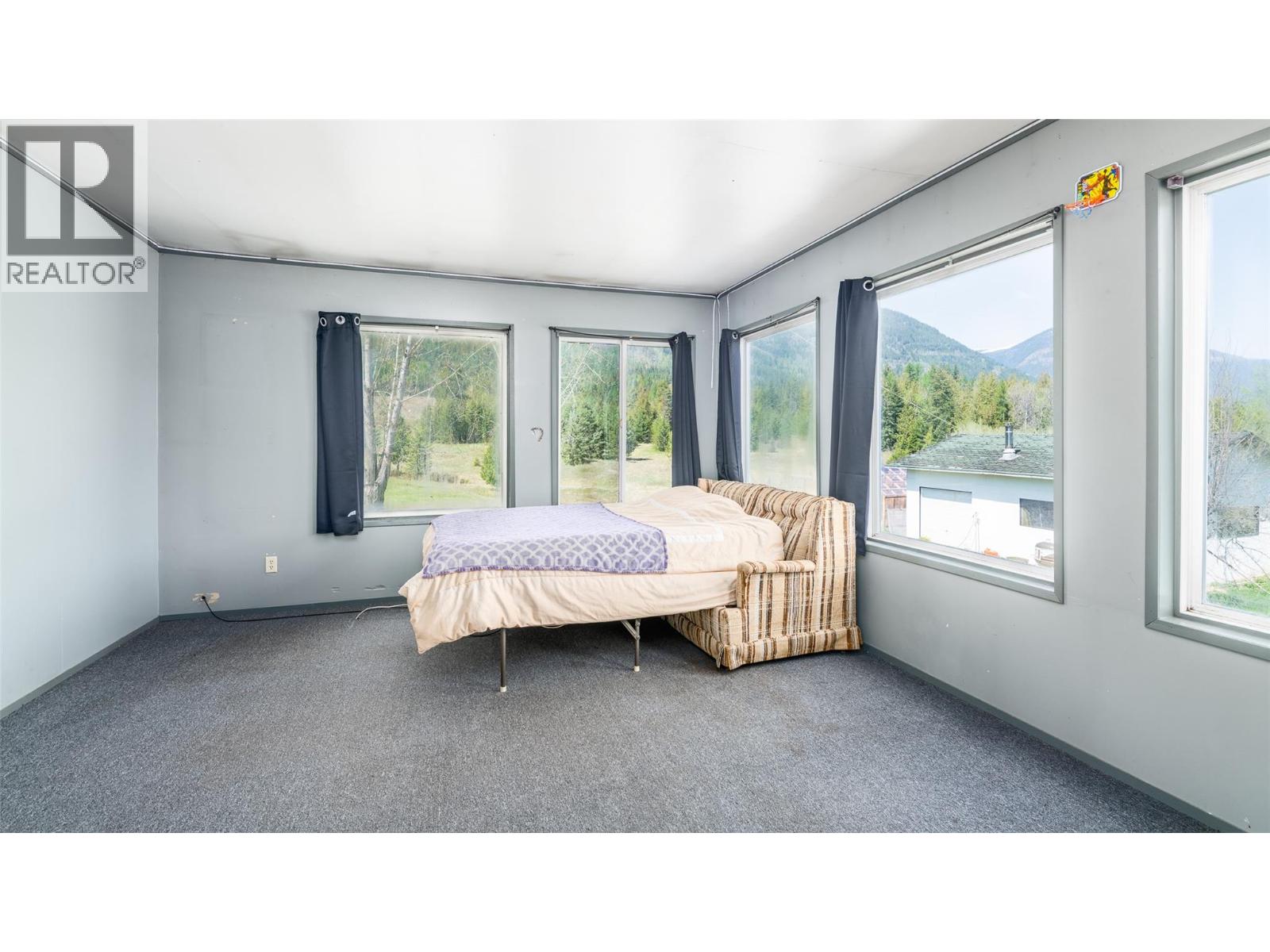 1534 West Creston Road Property Photo 12