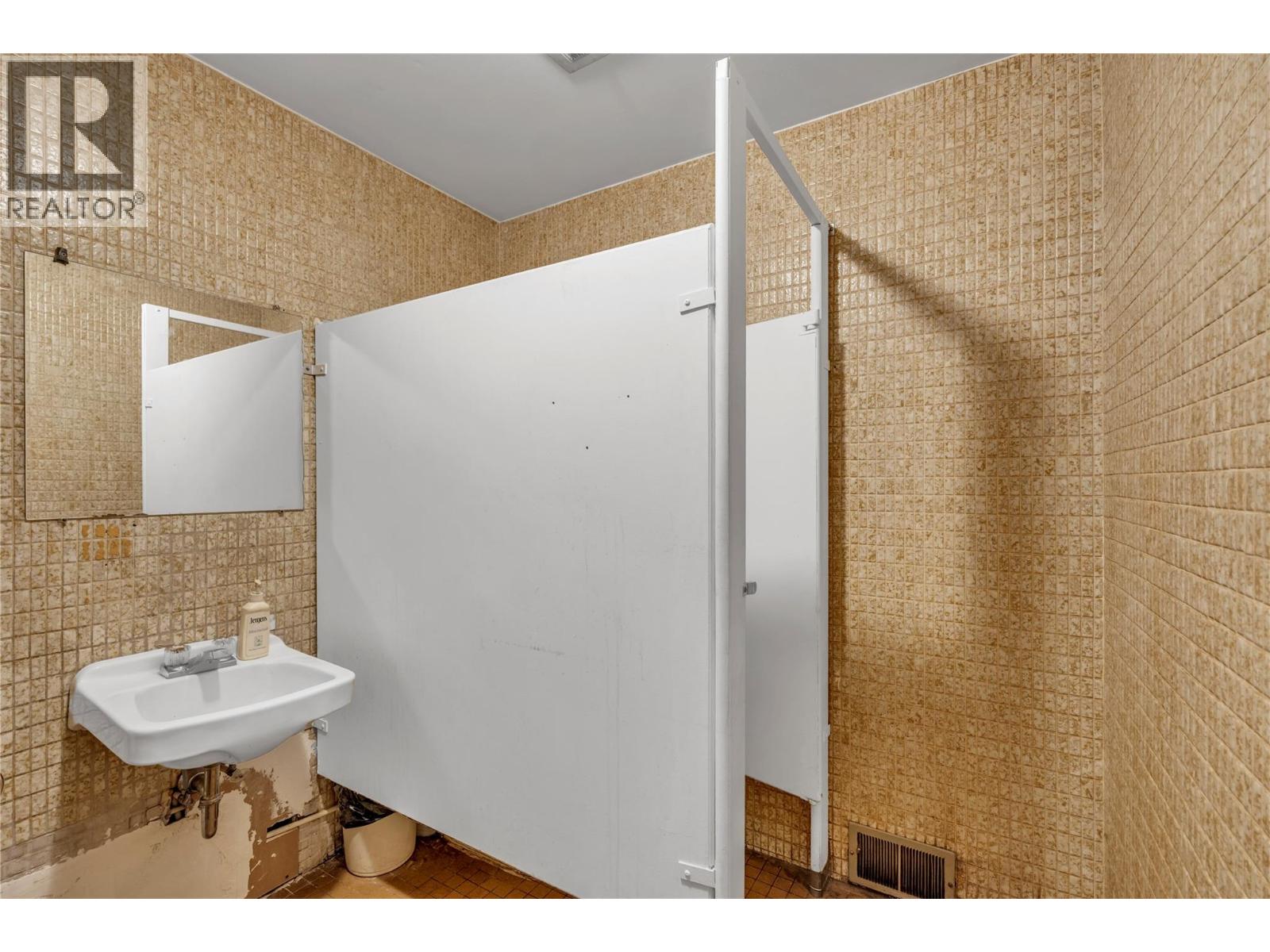 205 Bridge Street Property Photo 22