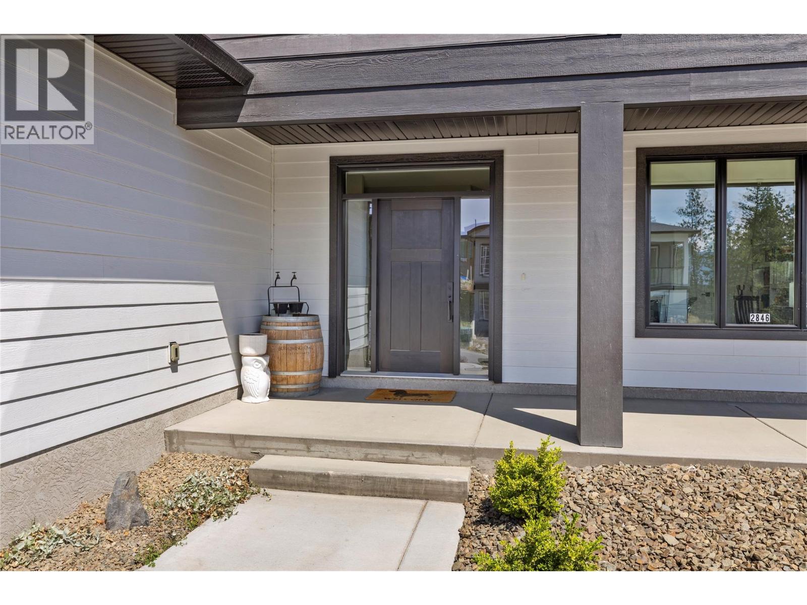 2846 Canyon Crest Drive Property Photo 3