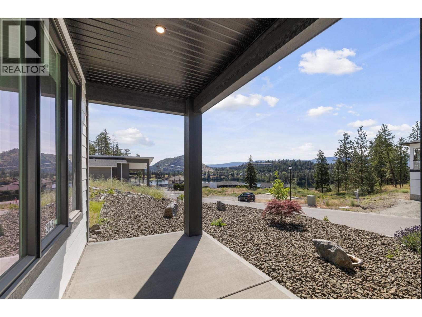 2846 Canyon Crest Drive Property Photo 4