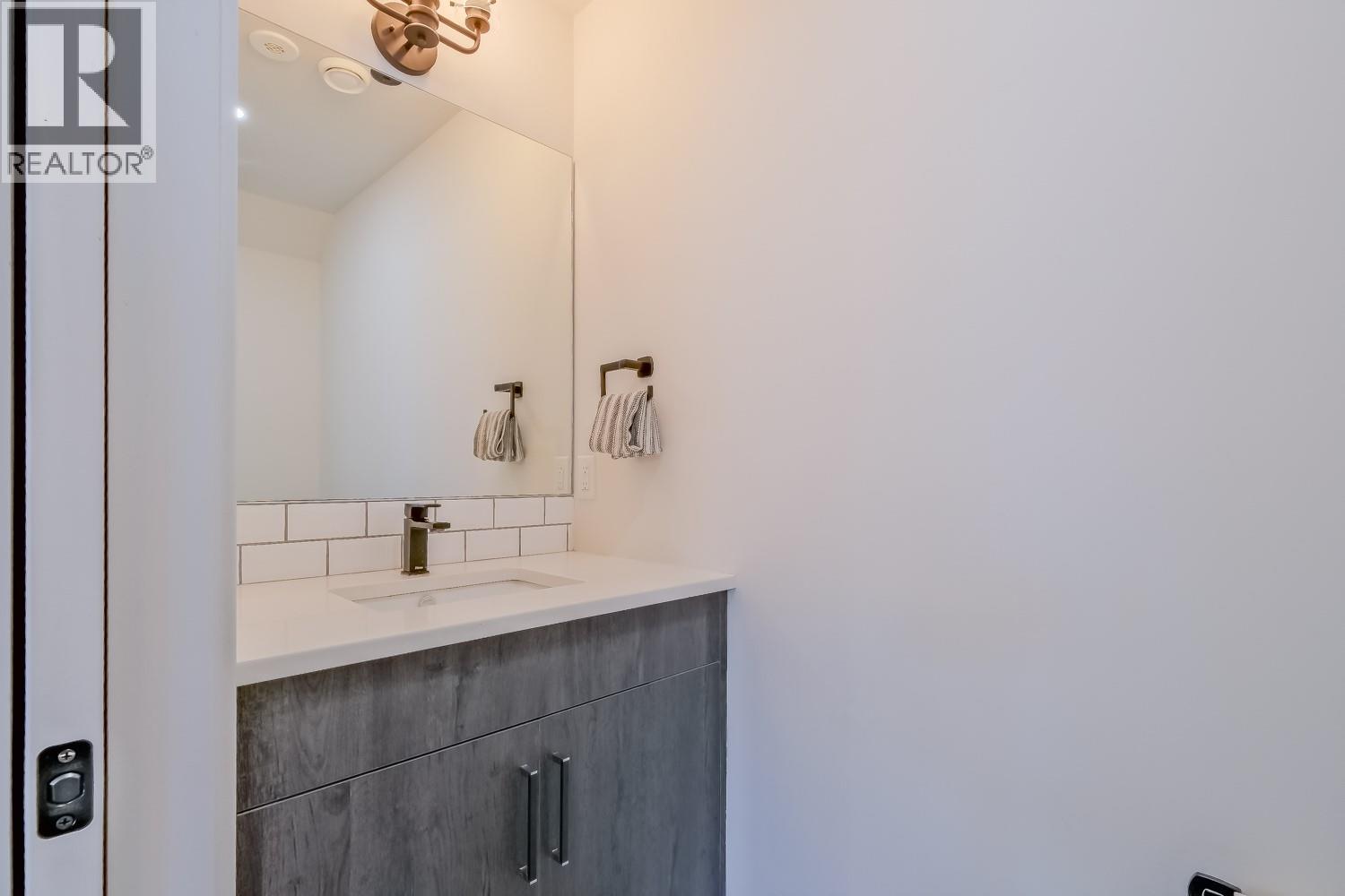 951 Stockwell Avenue Property Photo 12