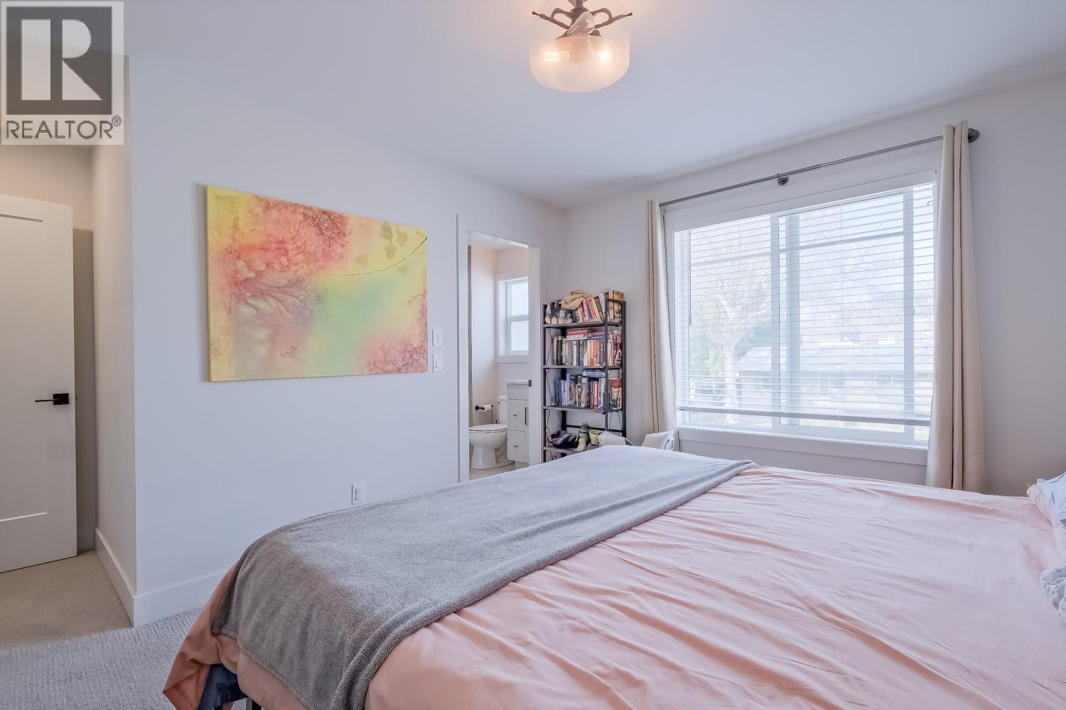 951 Stockwell Avenue Property Photo 14