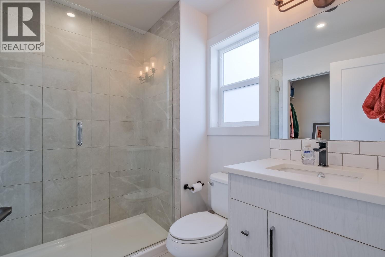 951 Stockwell Avenue Property Photo 15