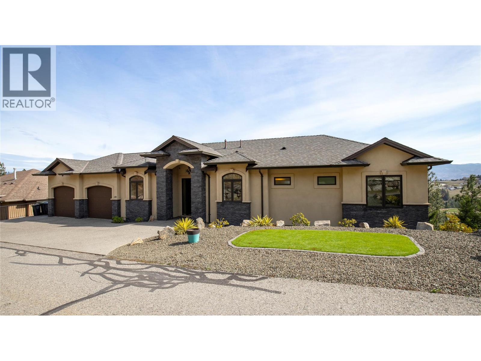 1086 Aurora Heights Property Photo 4