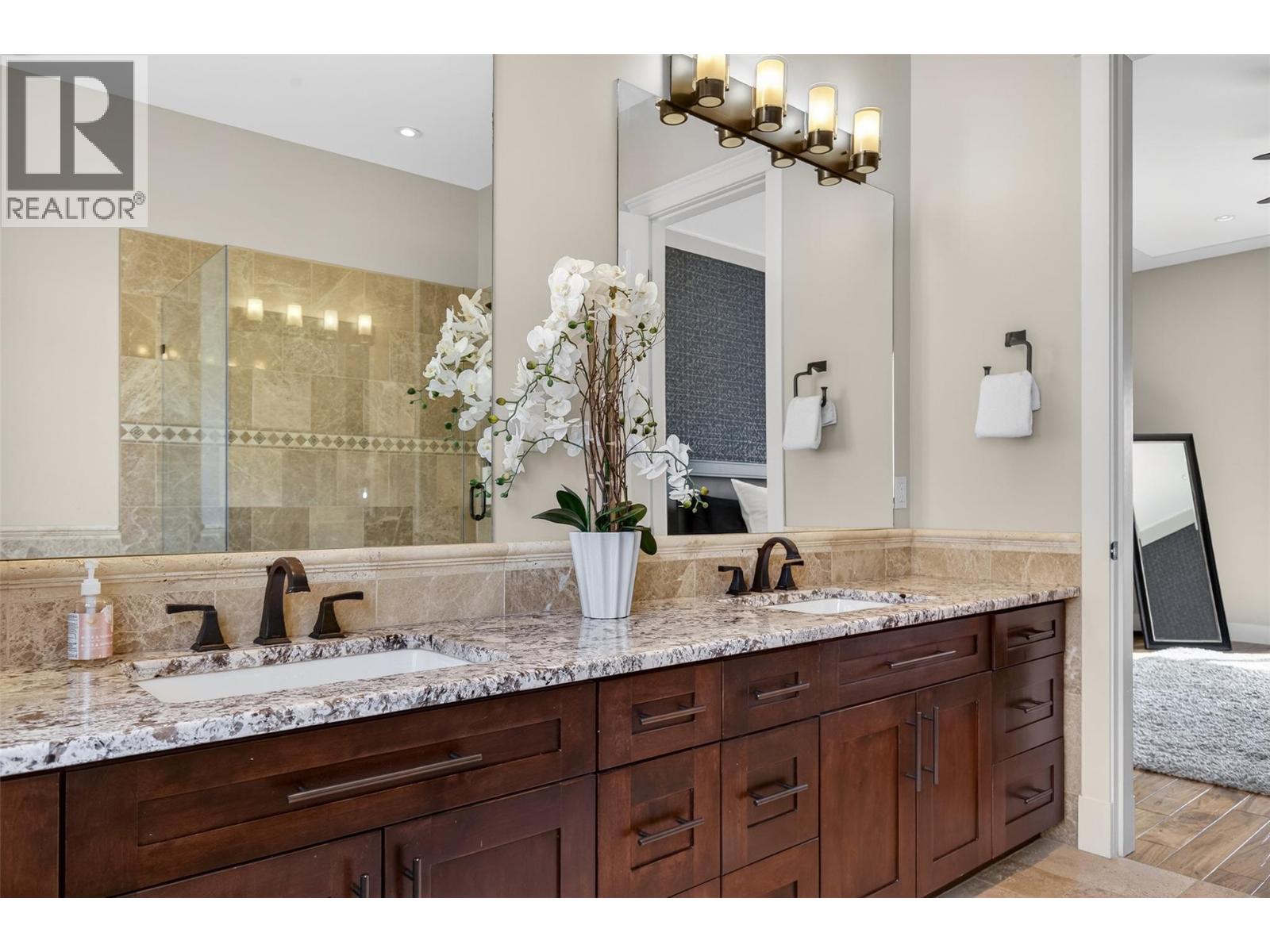 1086 Aurora Heights Property Photo 20