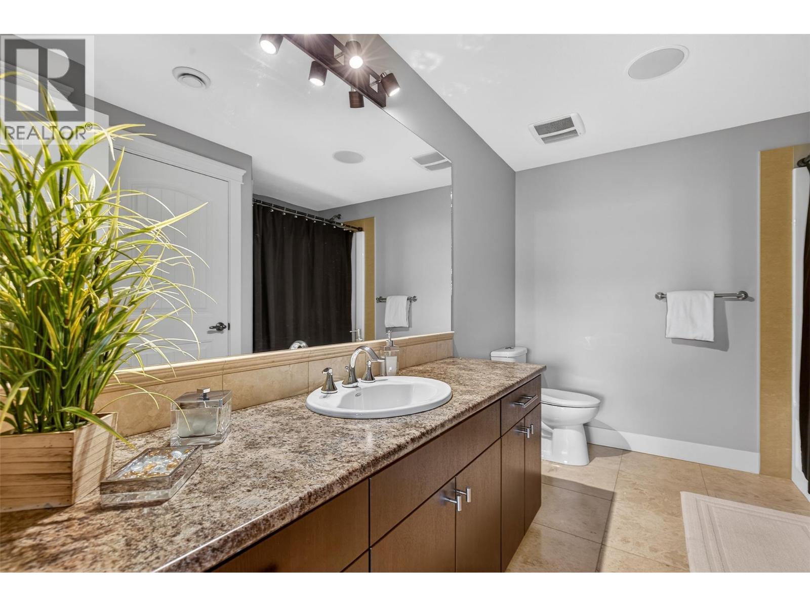 1086 Aurora Heights Property Photo 33