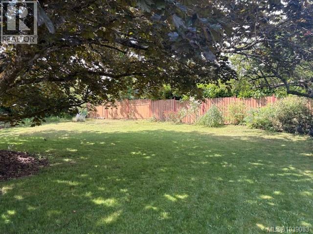 2535 Holyrood Dr Property Photo 4